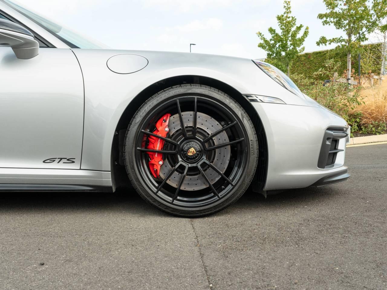 Porsche 911 view 13
