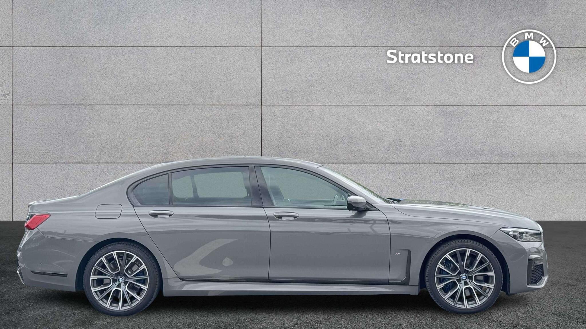 BMW 7 Series view 5