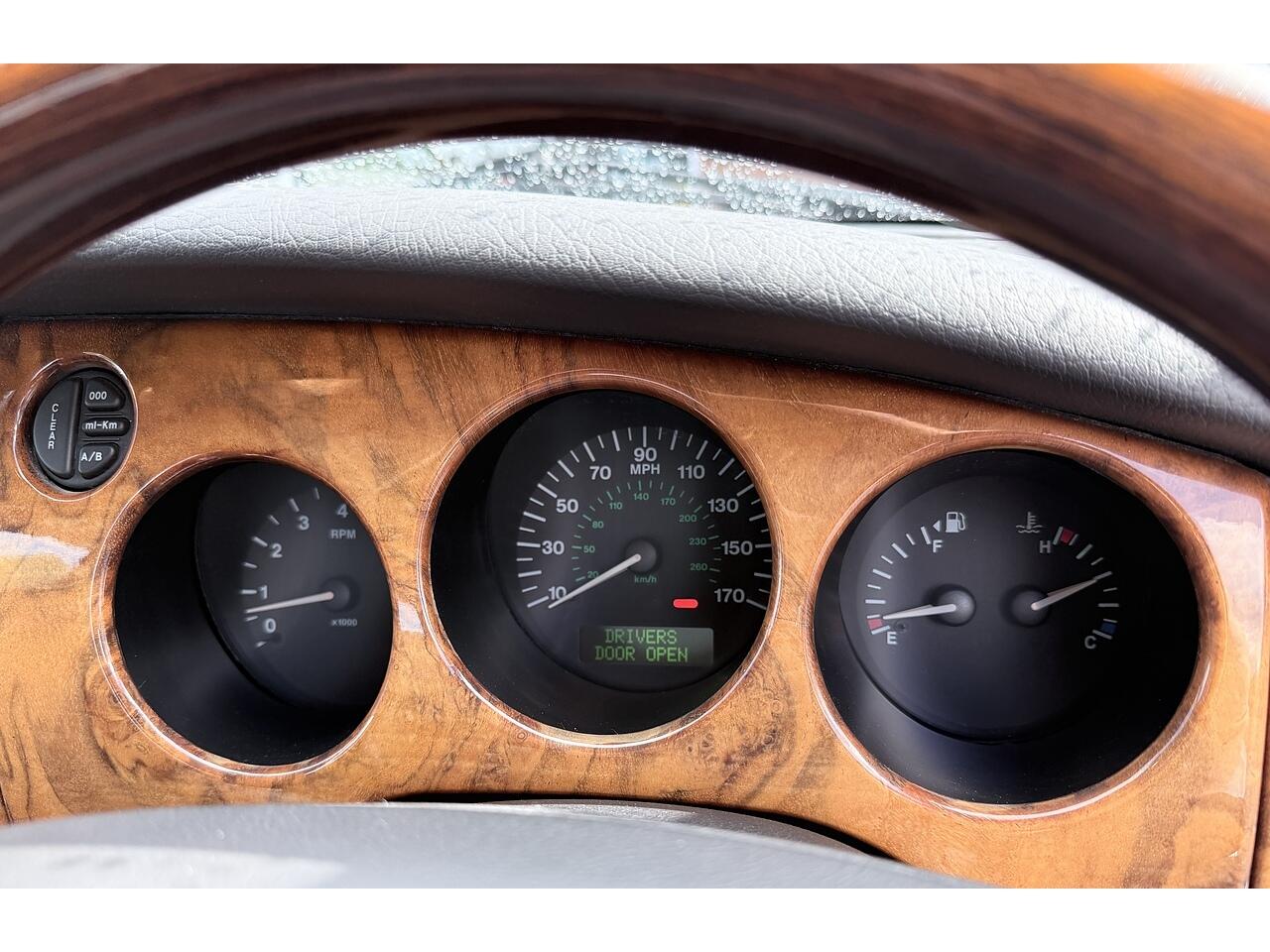 Jaguar XK8 view 16