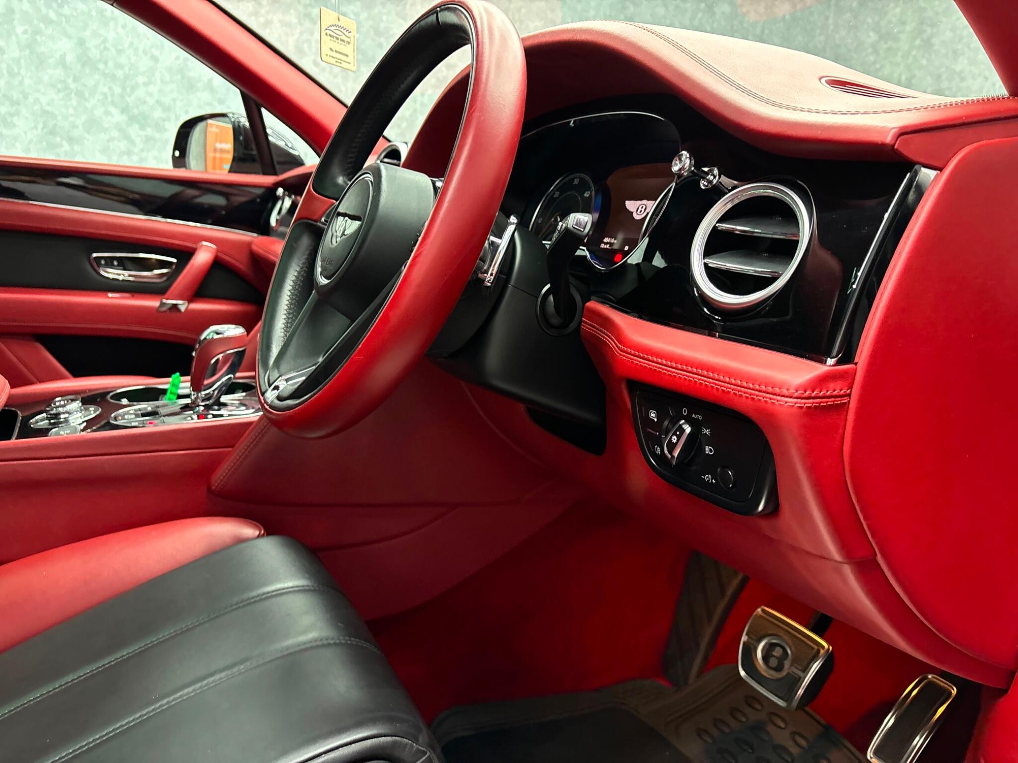 Bentley Bentayga view 26