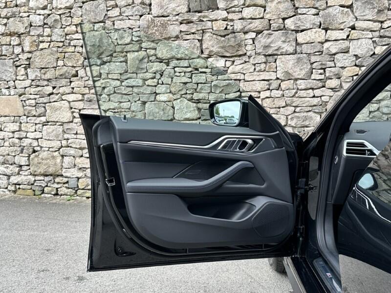BMW i4 view 32