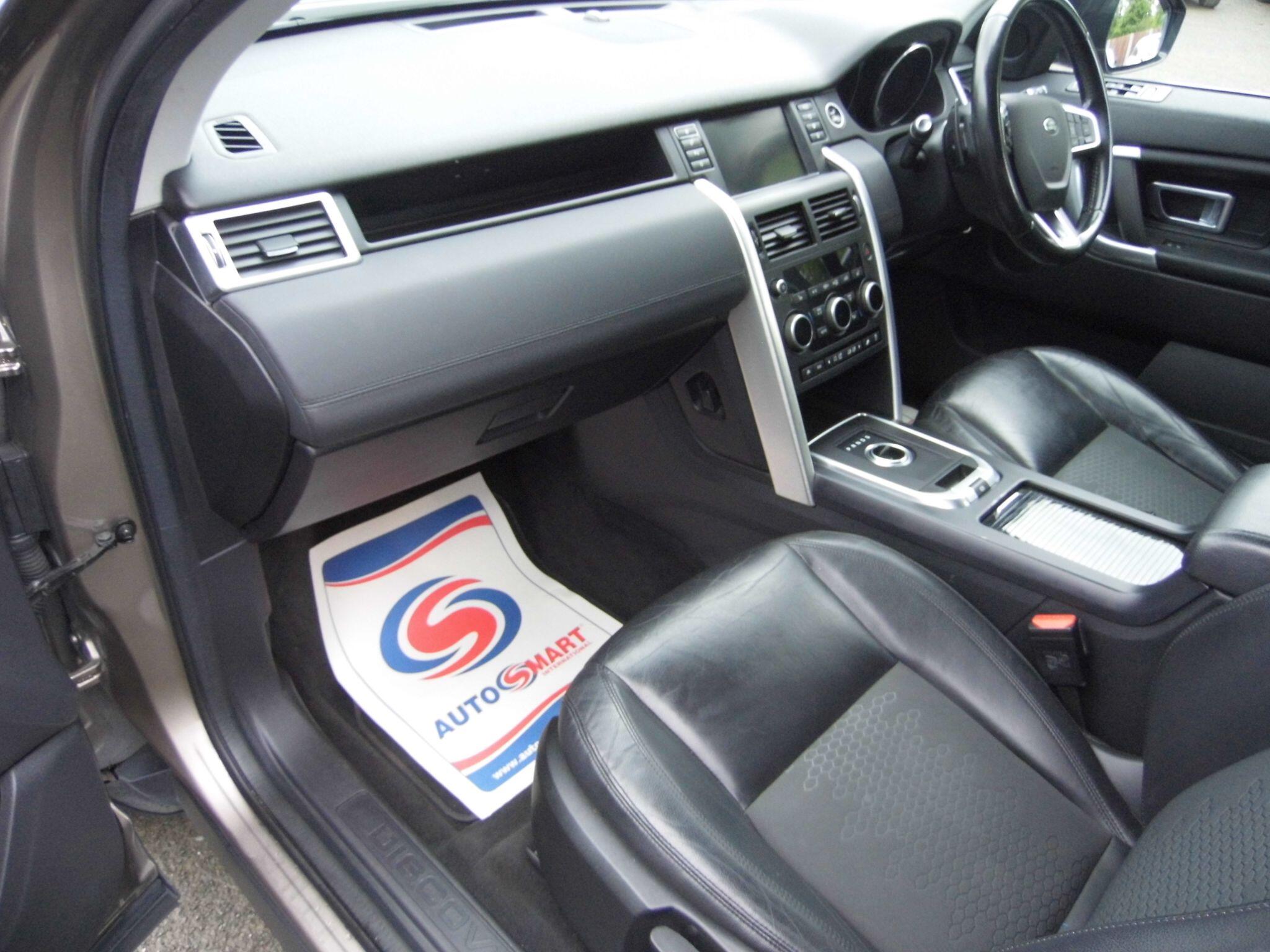 Land Rover Discovery Sport view 20