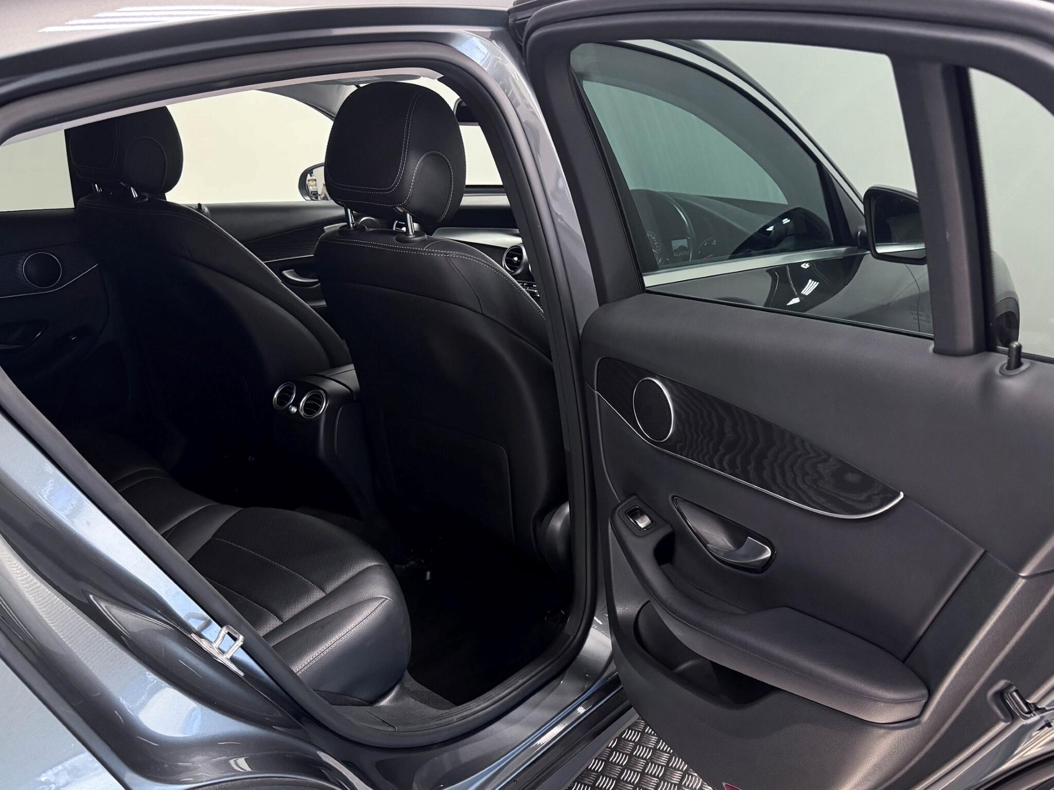 Mercedes-Benz GLC view 9