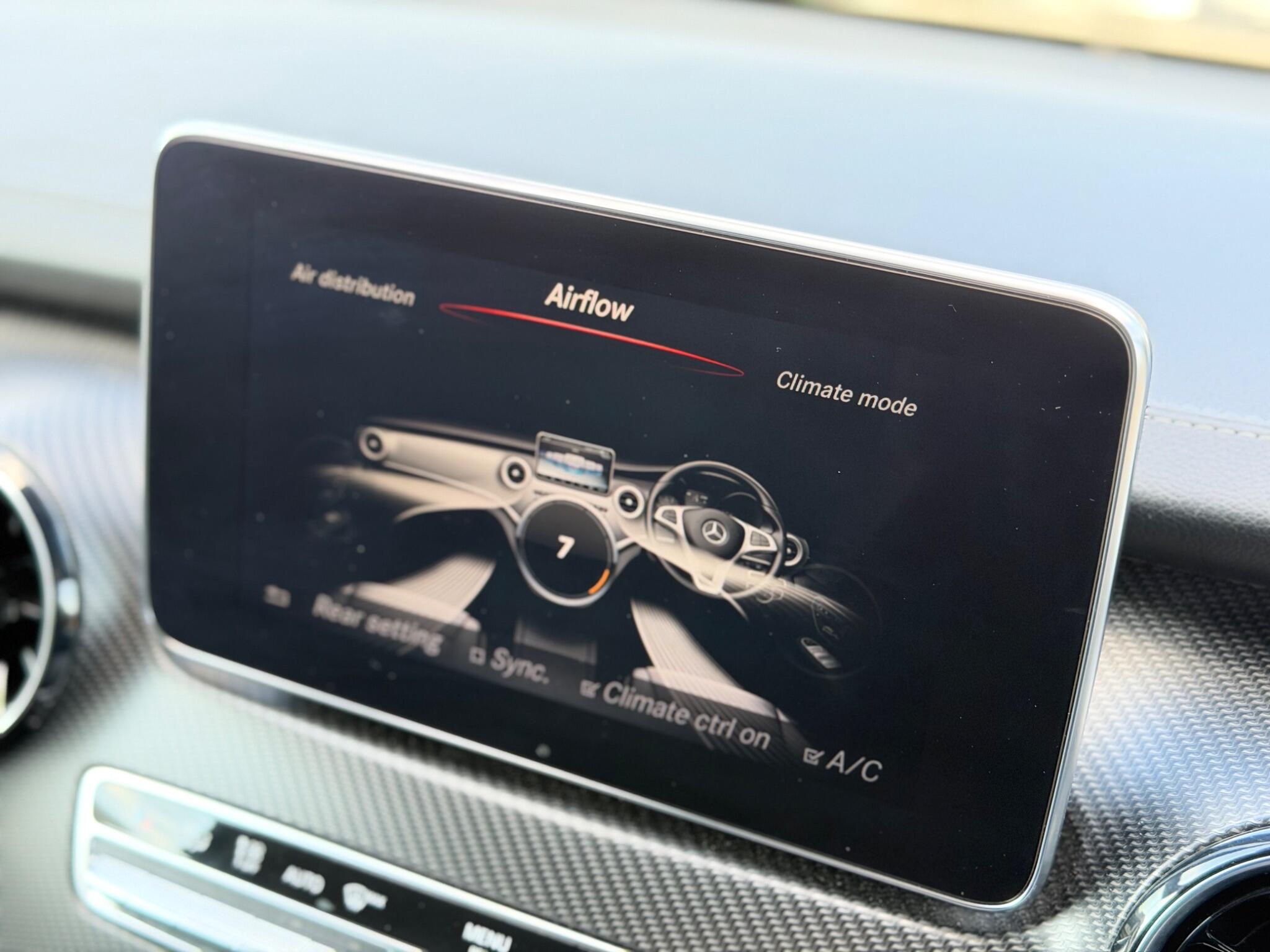 Mercedes-Benz V-Class view 35