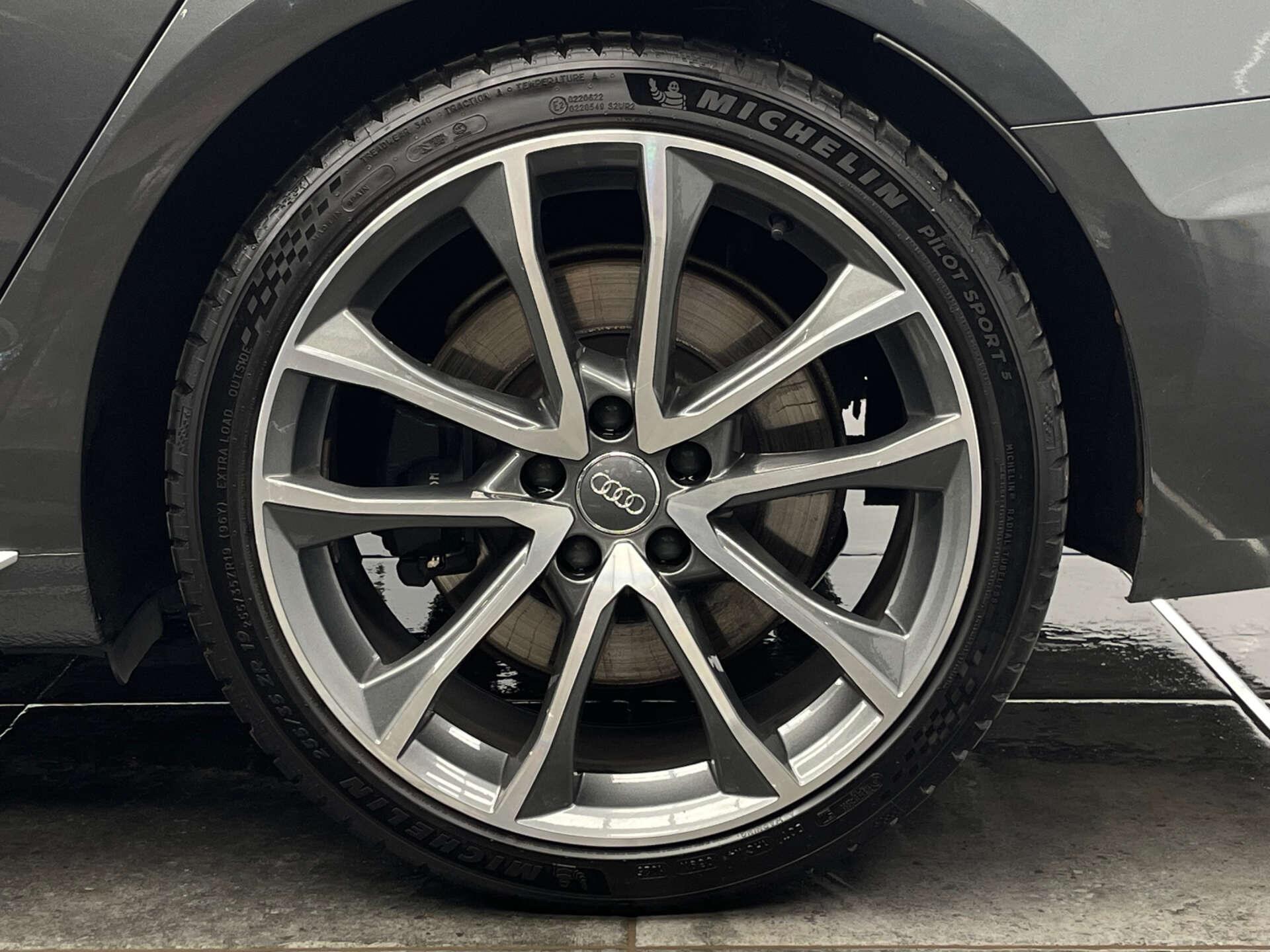 Audi S4 Avant view 45