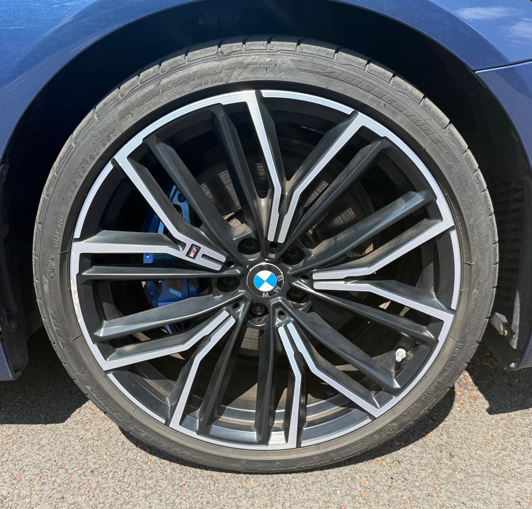 BMW 5 Series view 33