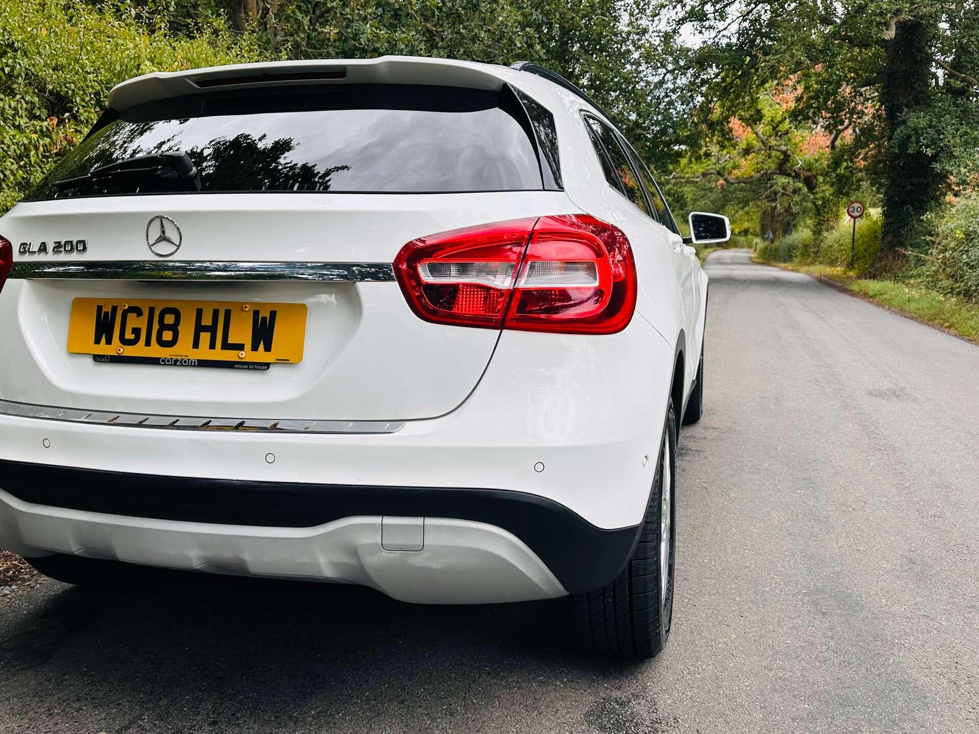 Mercedes-Benz Gla view 38