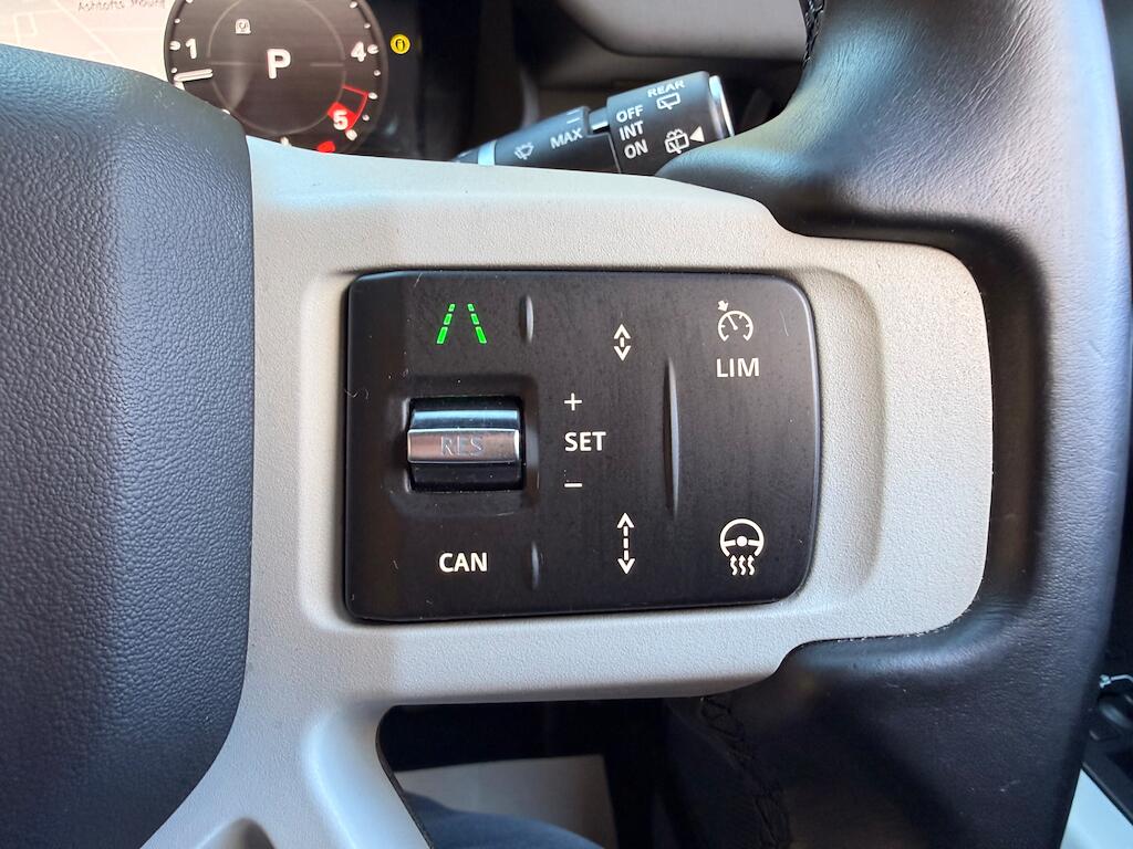 Land Rover Defender view 40