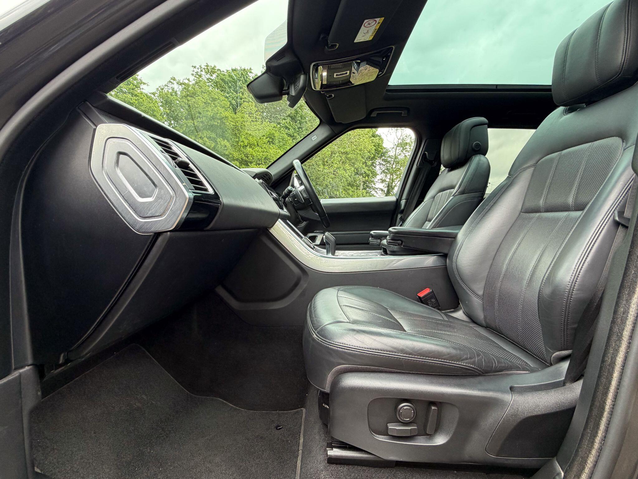 Land Rover Range Rover Sport view 3