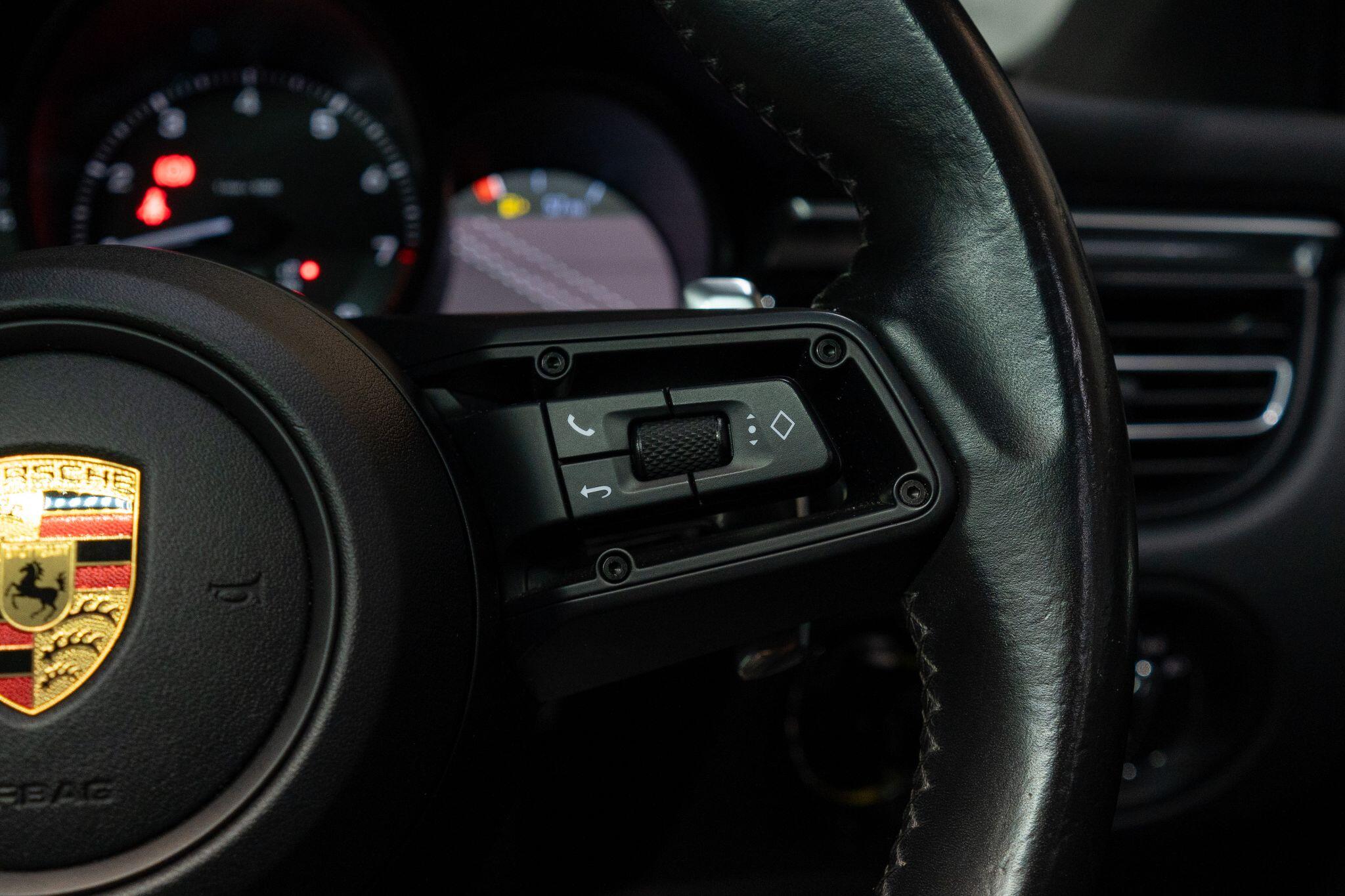 Porsche Macan view 33