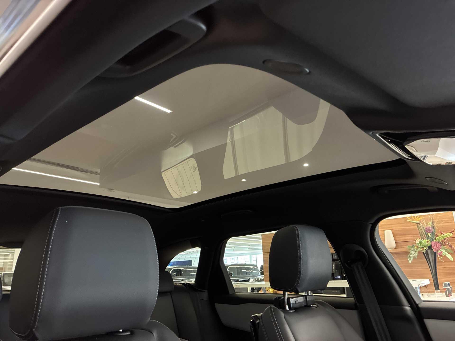 Land Rover Range Rover Velar view 21