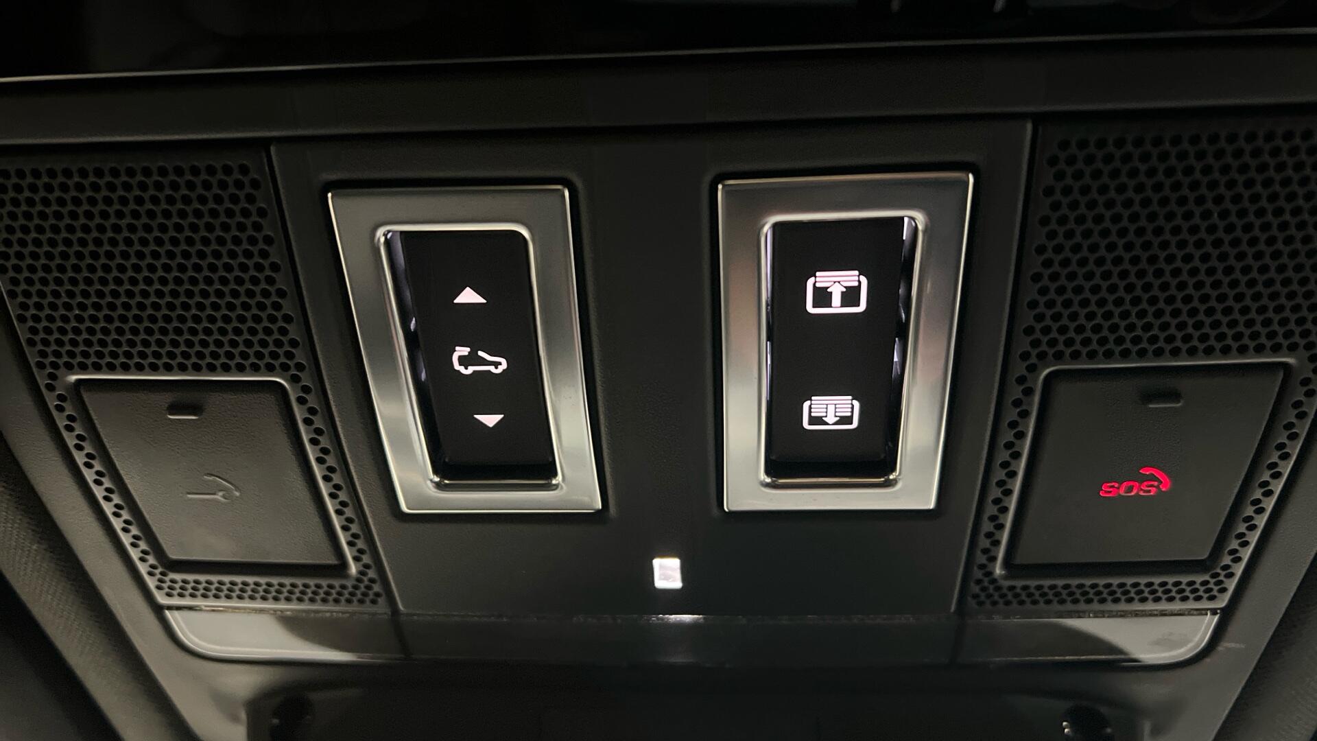 Land Rover Defender view 45