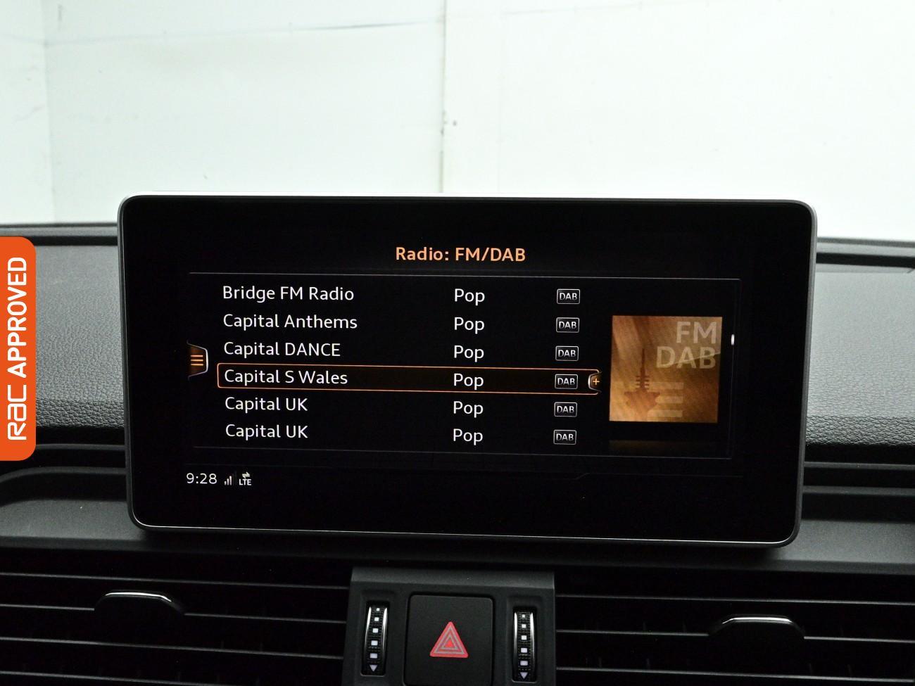 Audi SQ5 view 3
