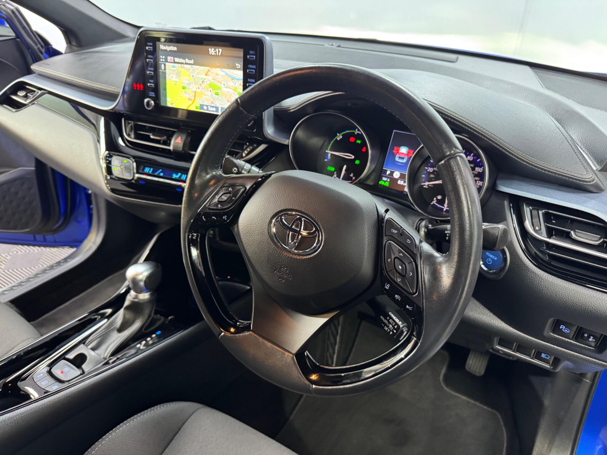 Toyota C-HR view 27