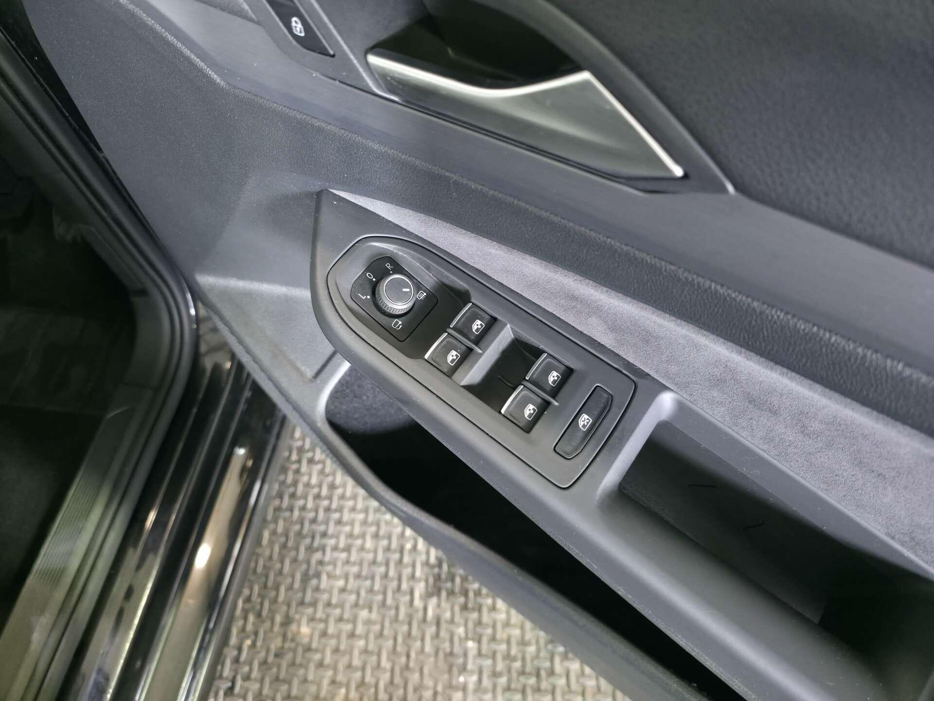 Volkswagen Golf view 20