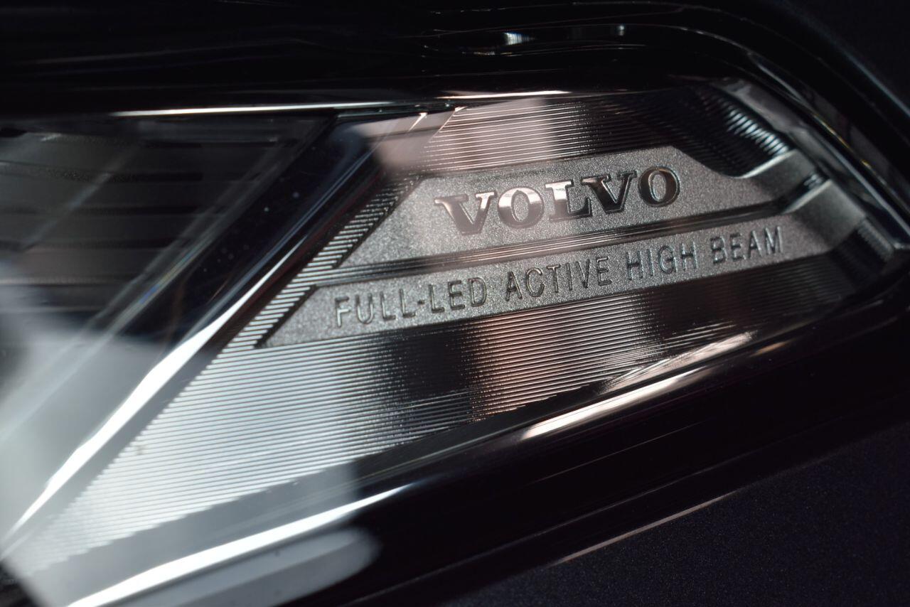 Volvo XC90 view 11