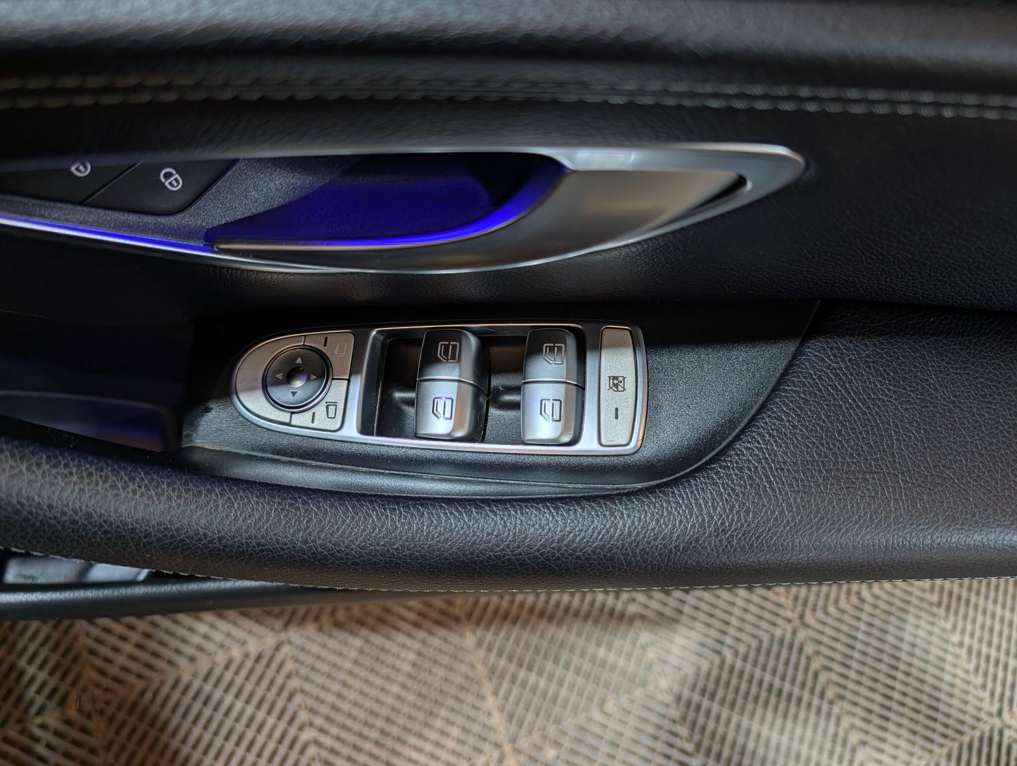 Mercedes-Benz E-Class view 39
