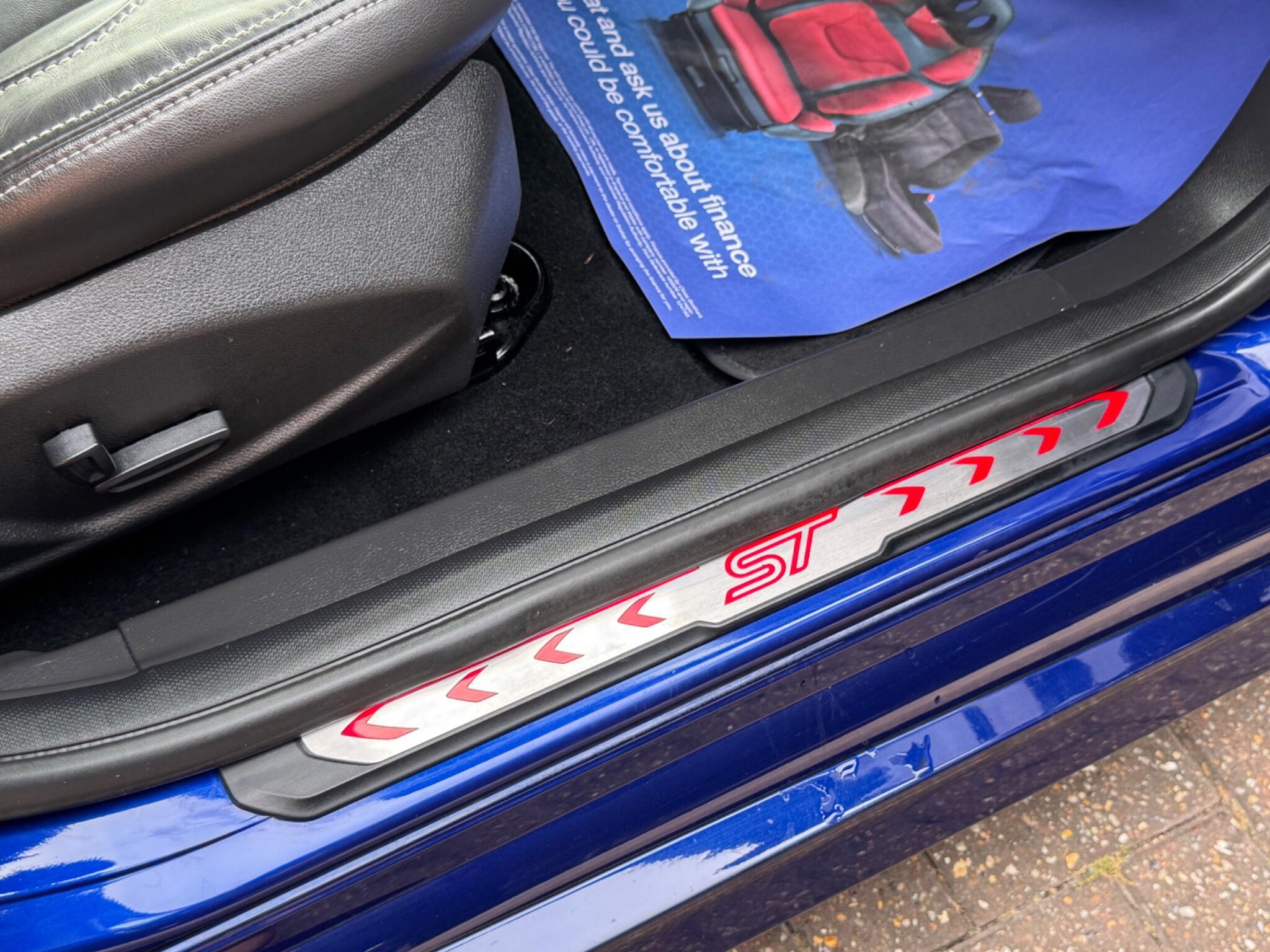 Ford Focus view 15