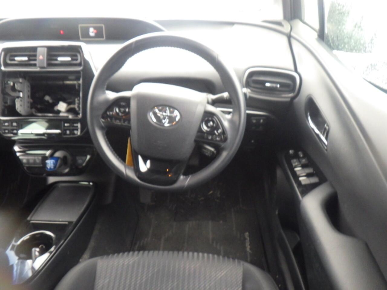 Toyota Prius view 6