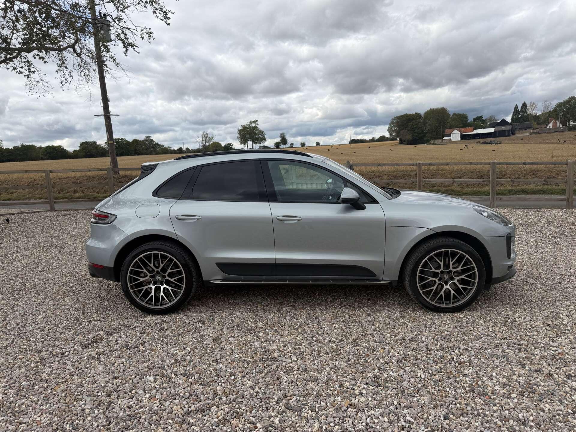 Porsche Macan view 5
