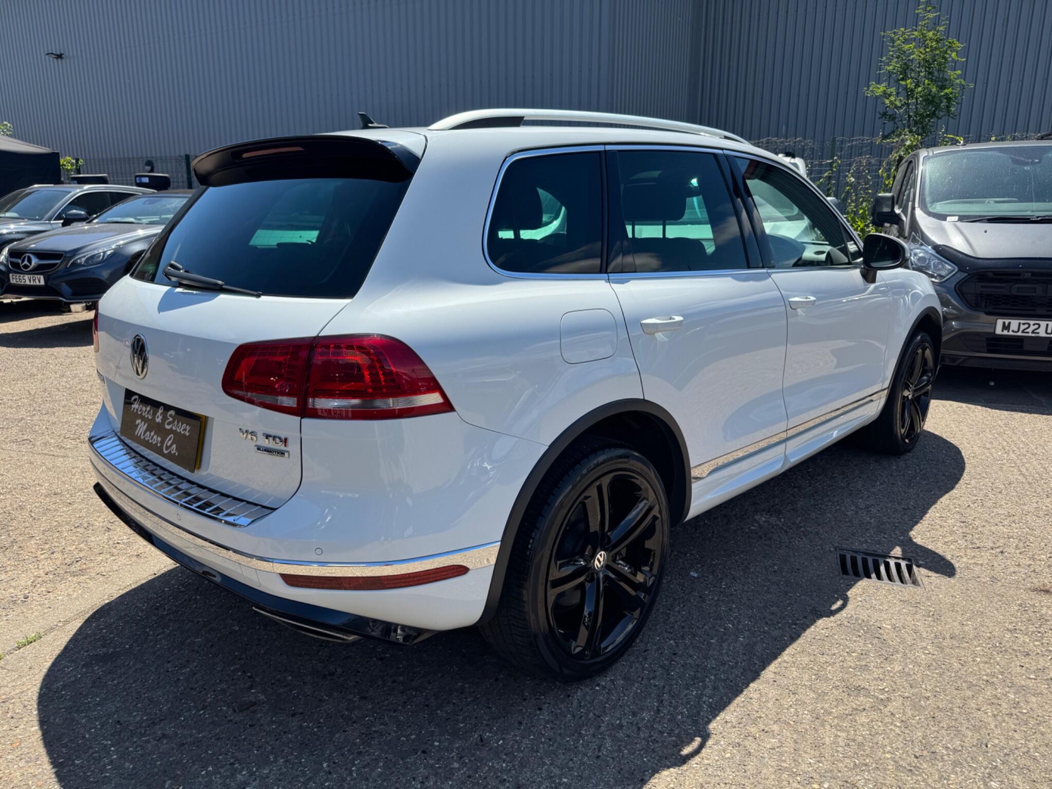 Volkswagen Touareg view 12