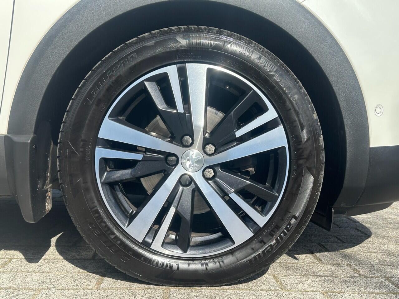 Peugeot 5008 view 3