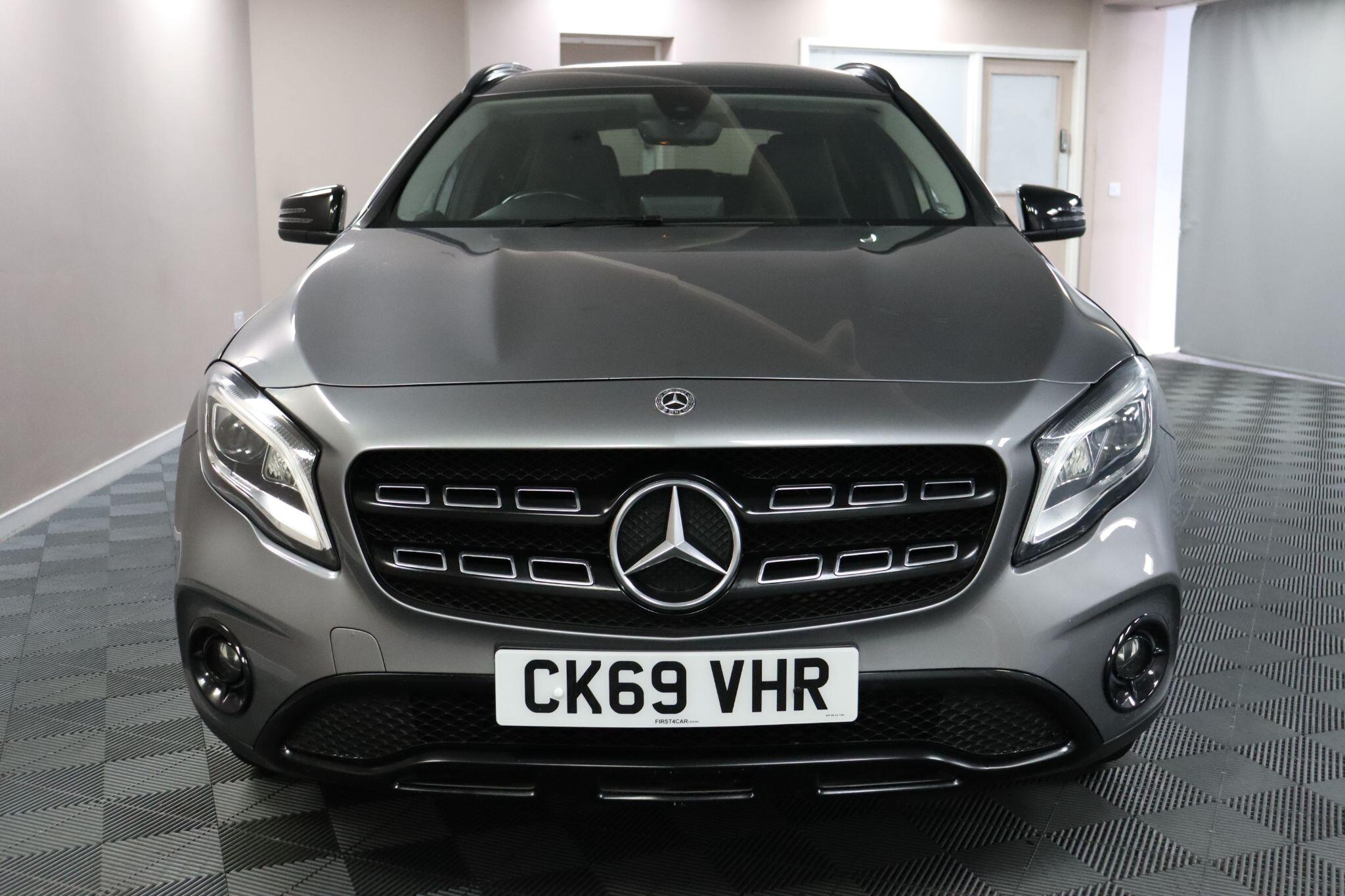 Mercedes-Benz Gla view 2