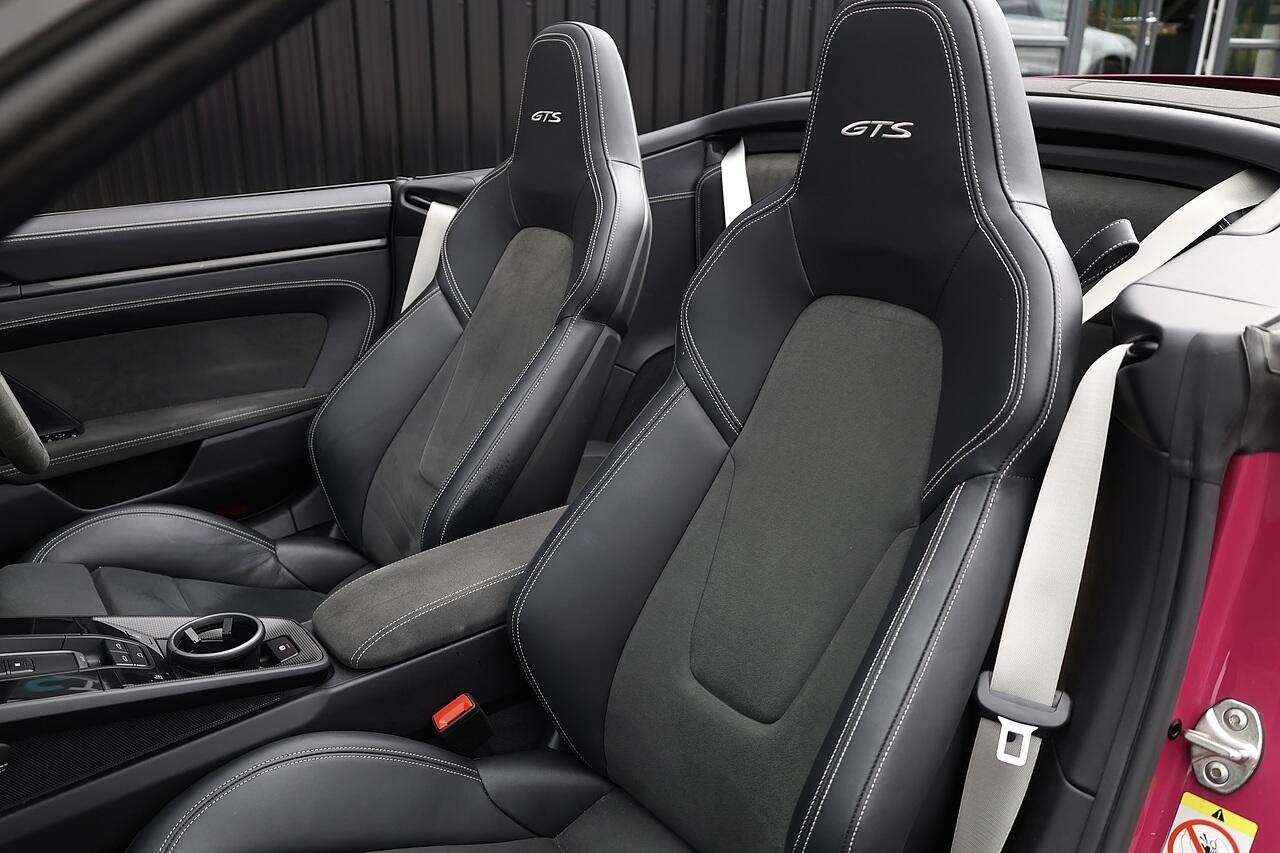 Porsche 911 view 8