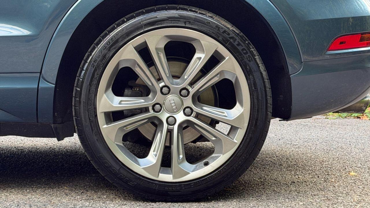 Audi Q3 view 41