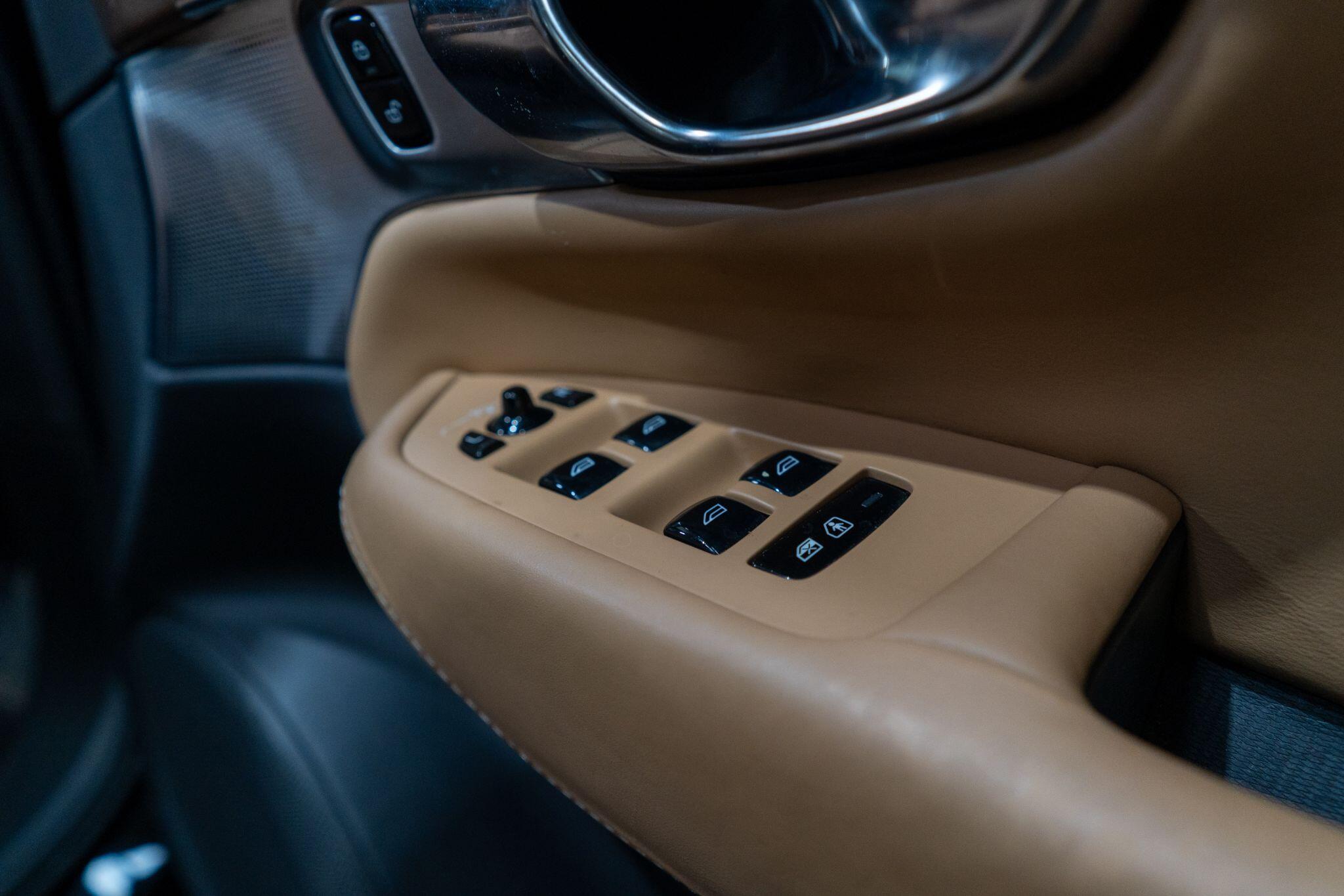 Volvo XC90 view 36