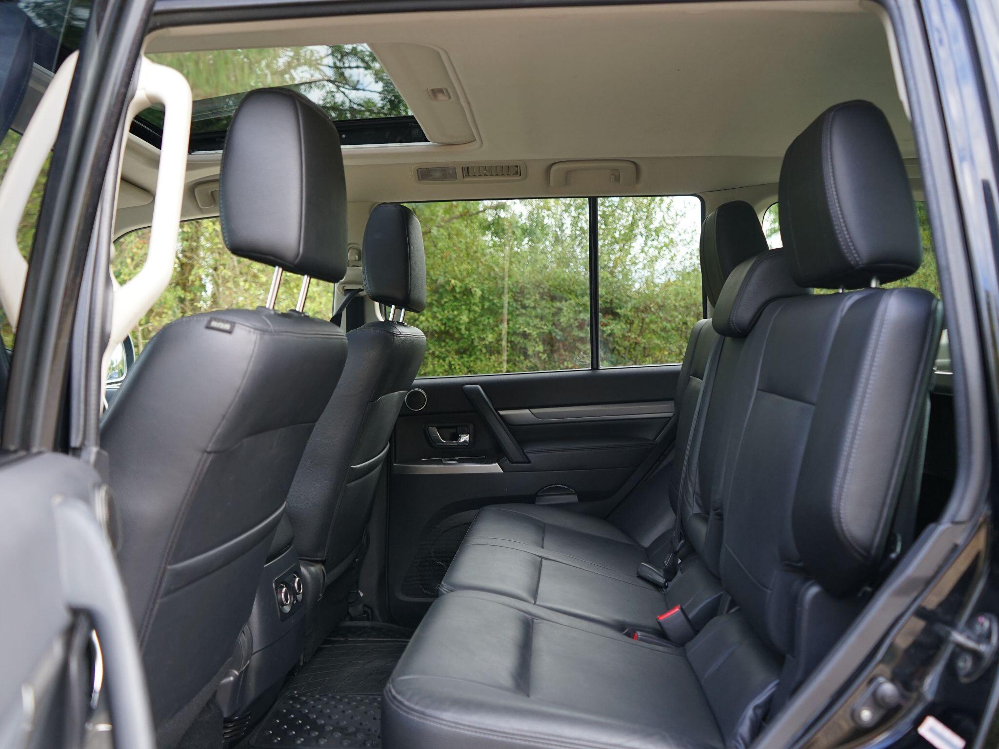 Mitsubishi Shogun view 13