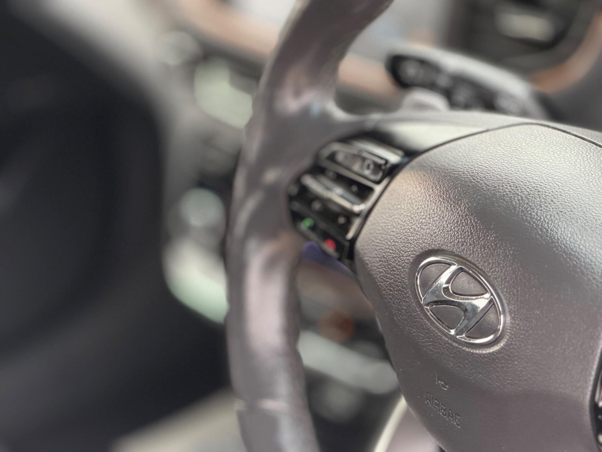 2018 Hyundai IONIQ 28kWh Premium Auto 5dr image 35