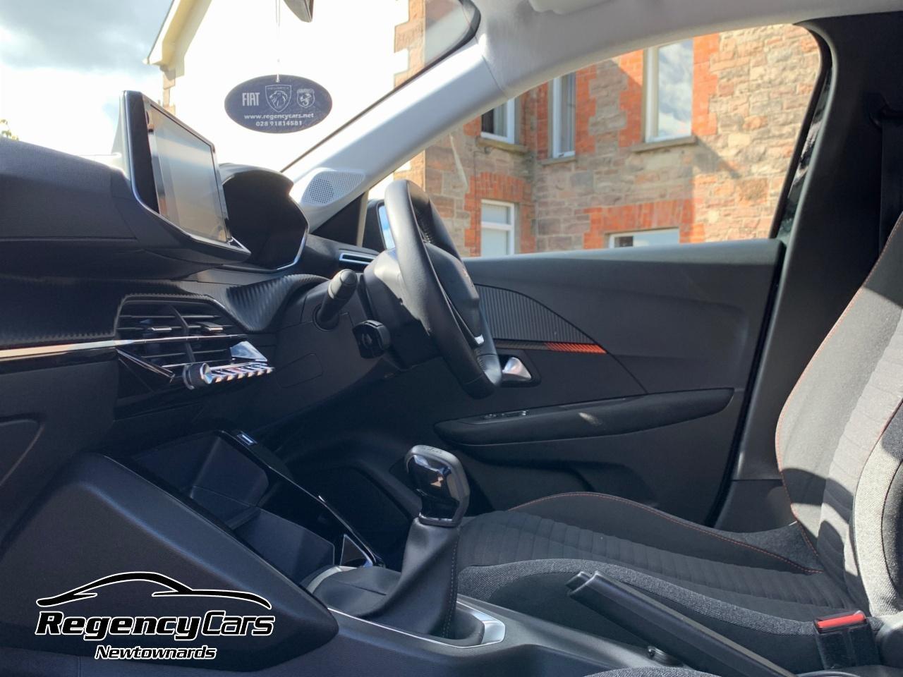Peugeot 208 view 10