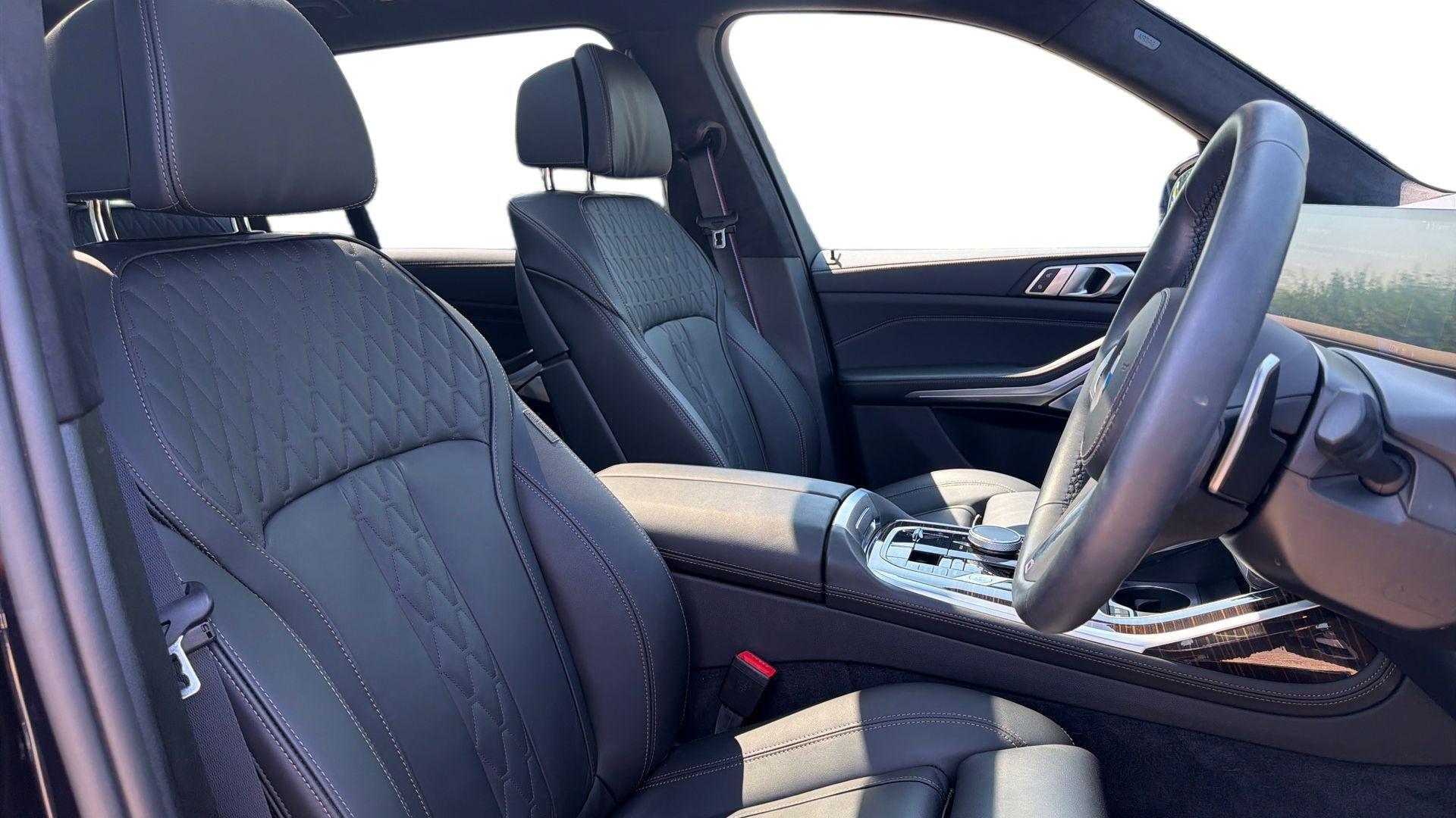 BMW X7 view 11