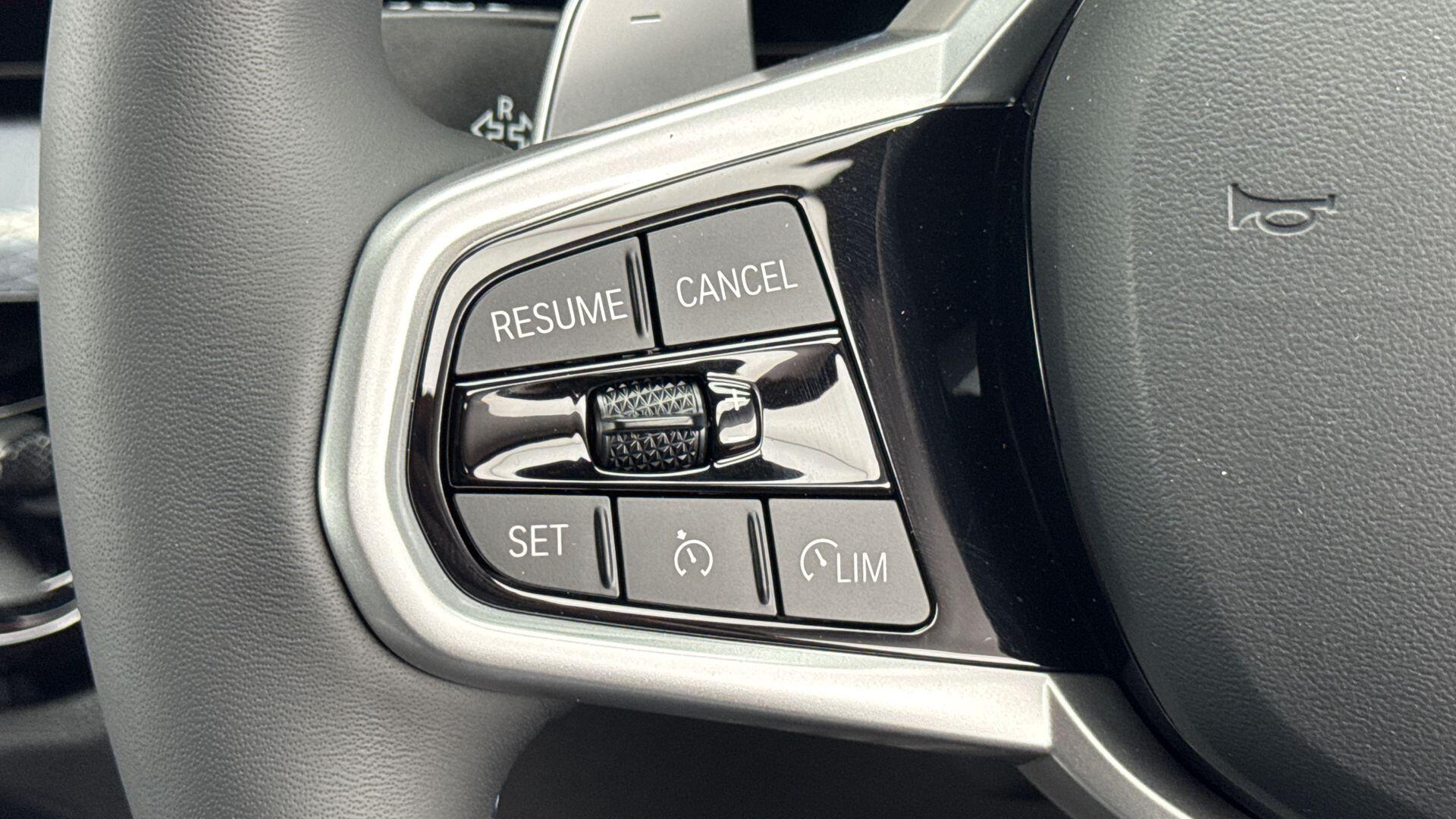 BMW 3 Series view 20