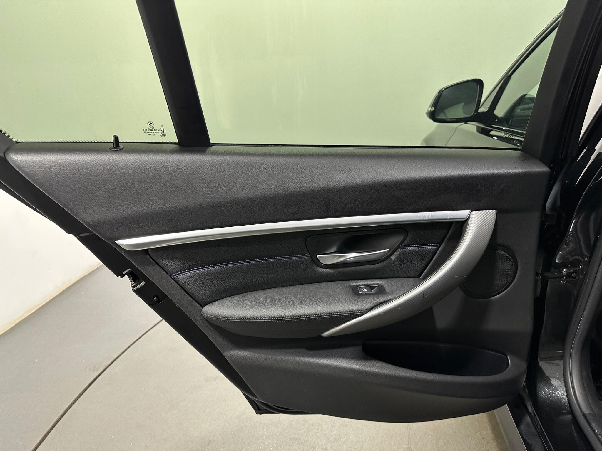 BMW 3 Series view 40