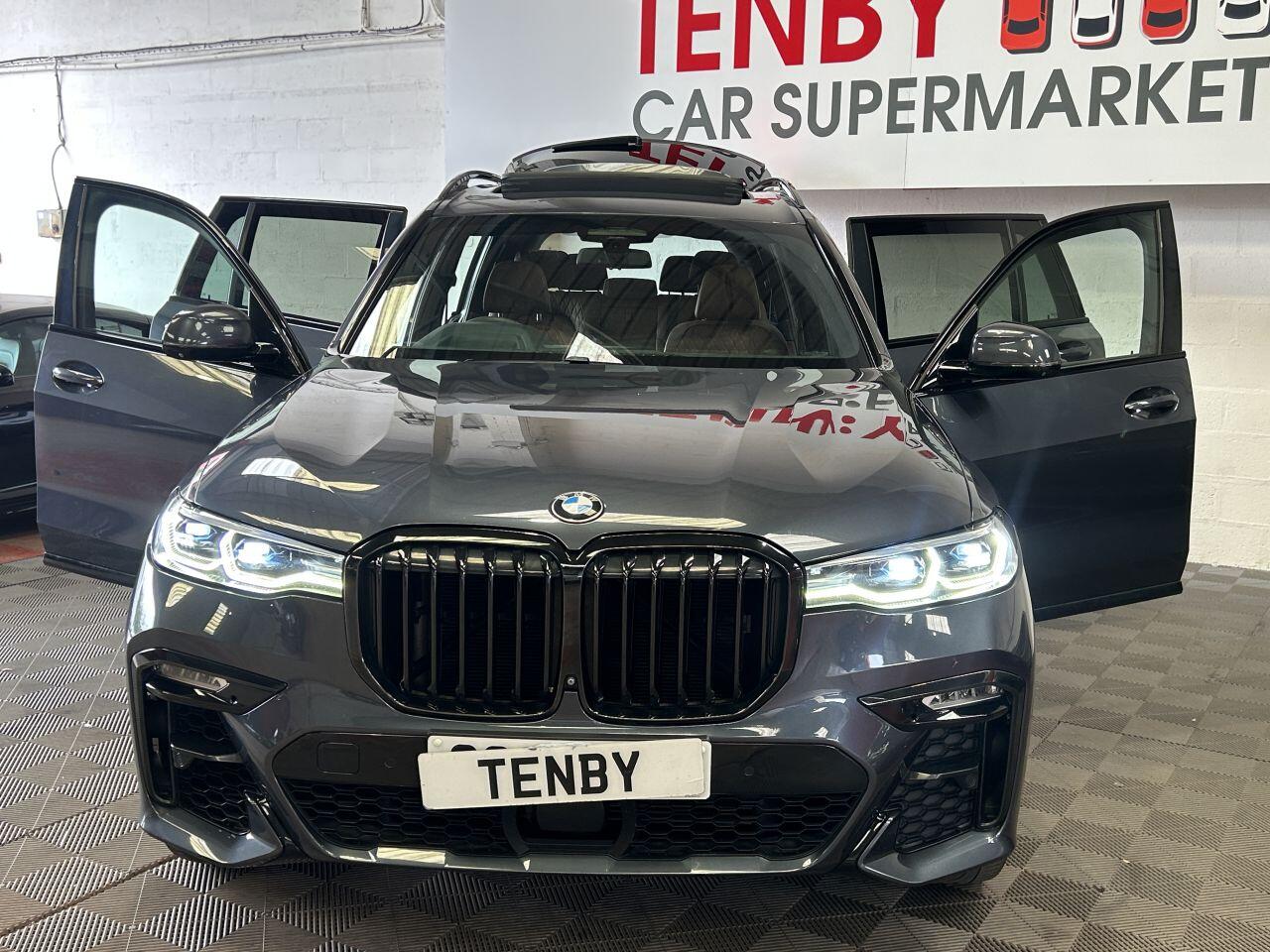 BMW X7 view 12