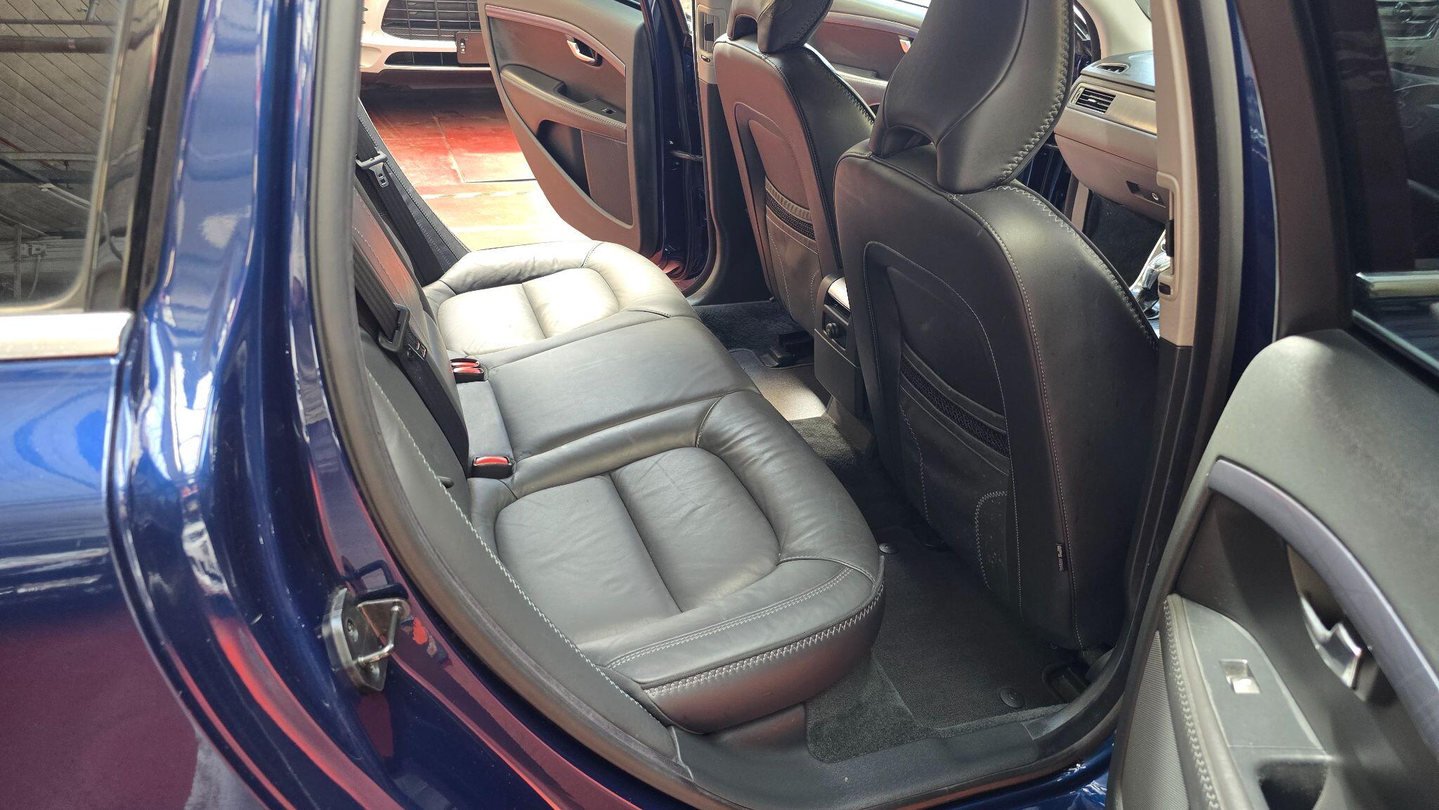 Volvo V70 view 6
