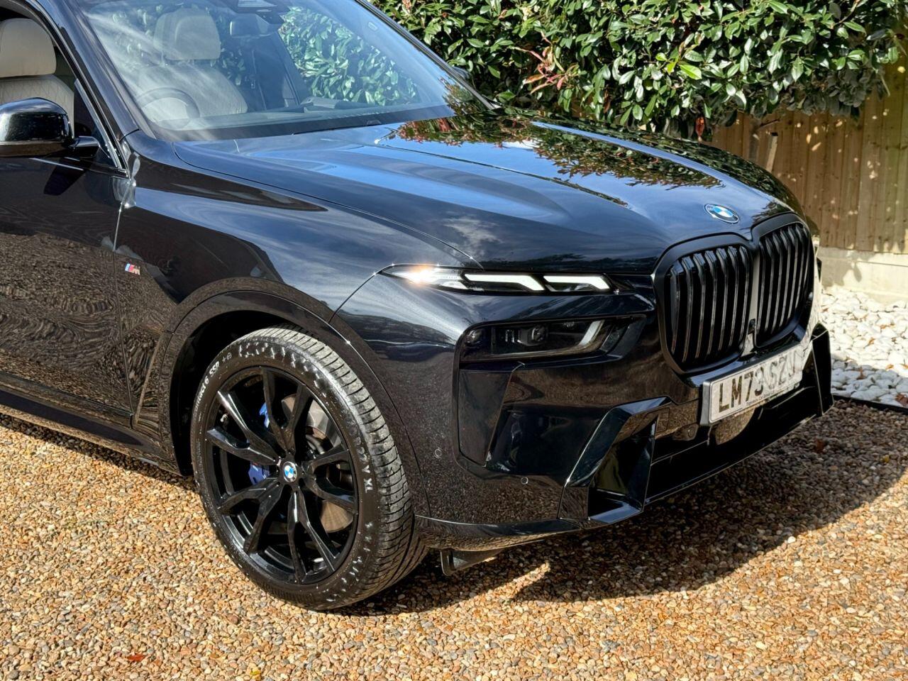 BMW X7 view 26
