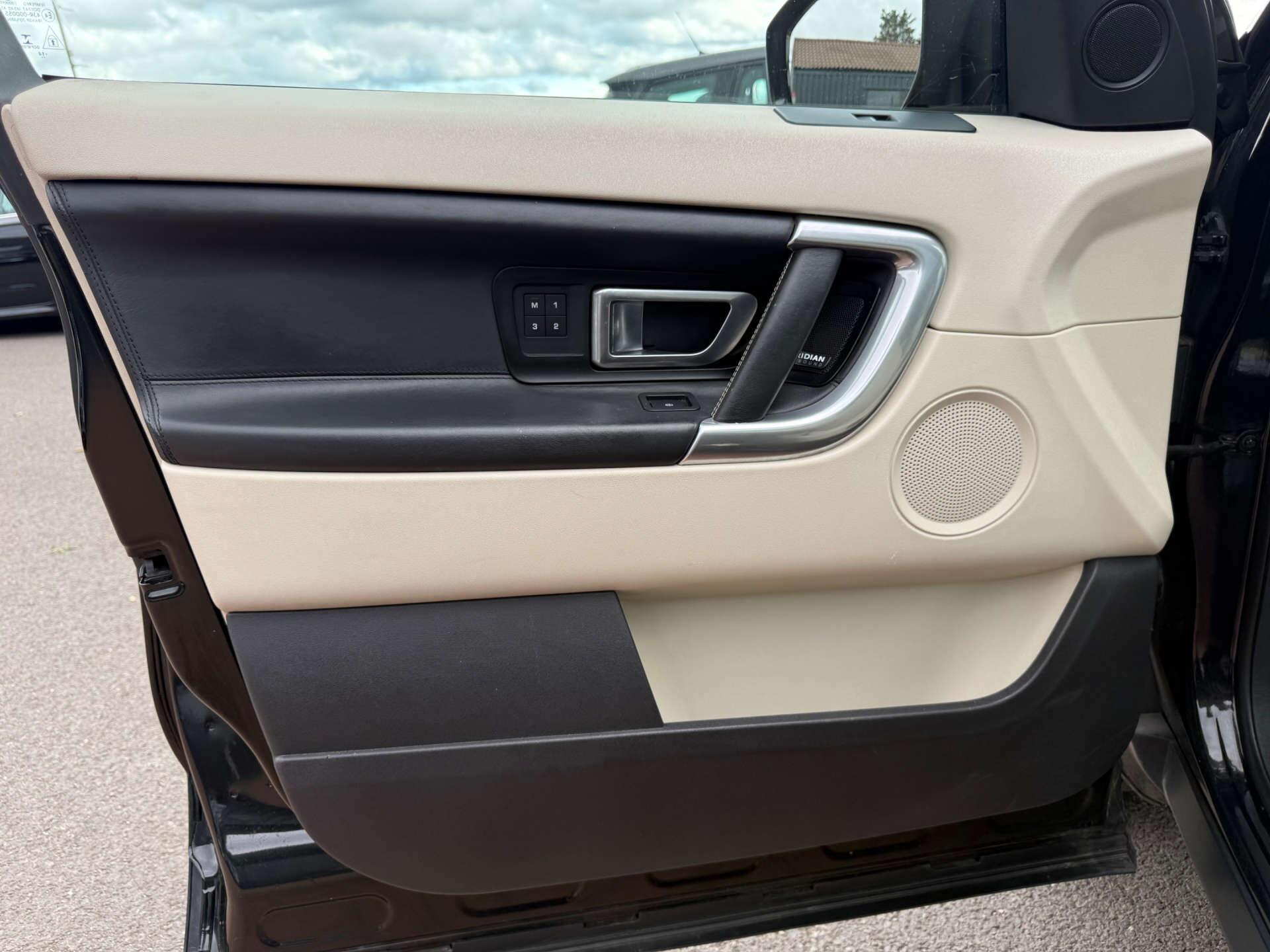 Land Rover Discovery Sport view 82