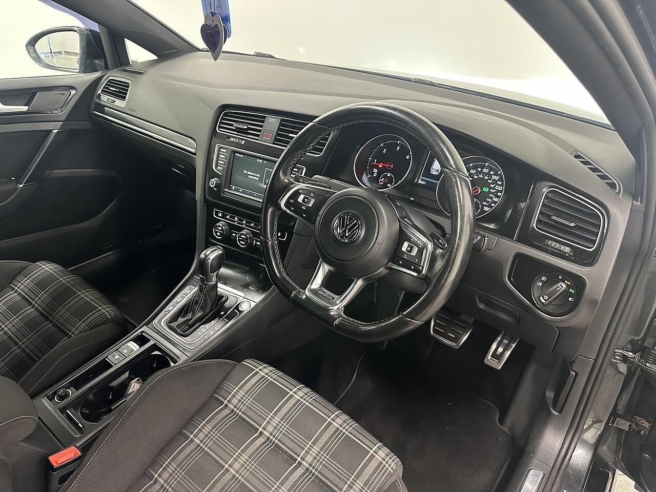 Volkswagen Golf view 10