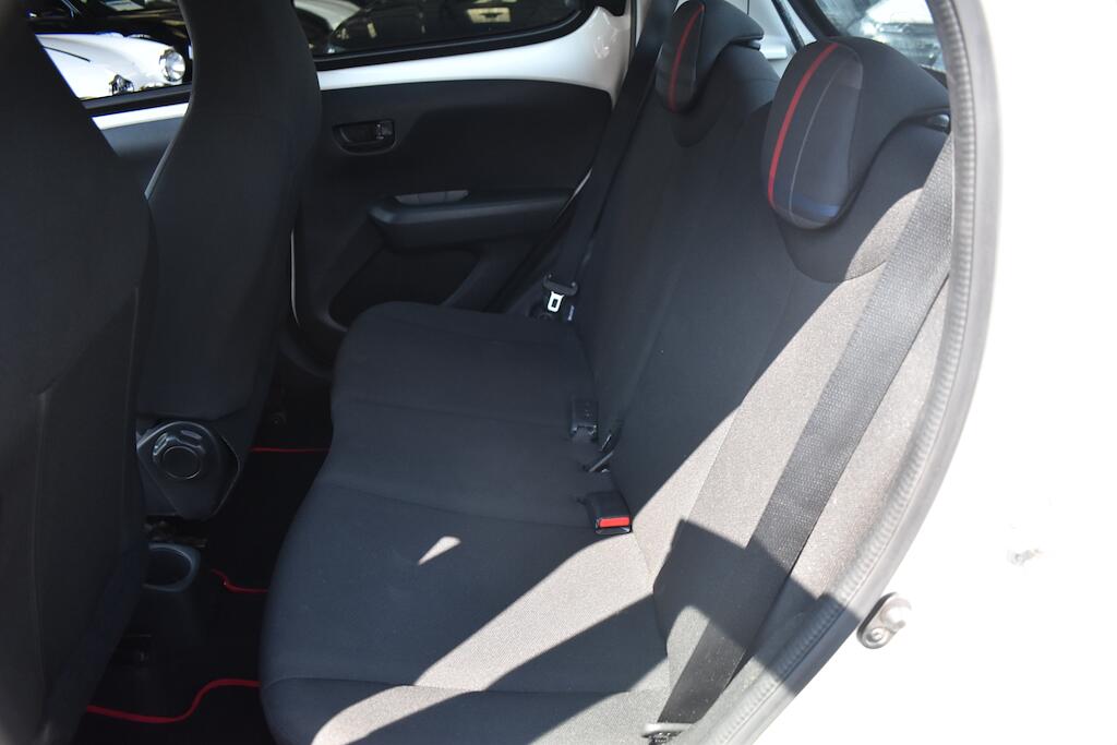 Peugeot 108 view 13