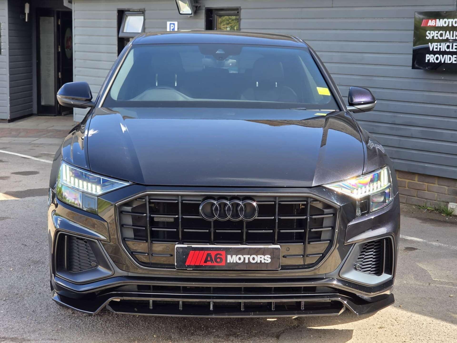 Audi Q8 view 6