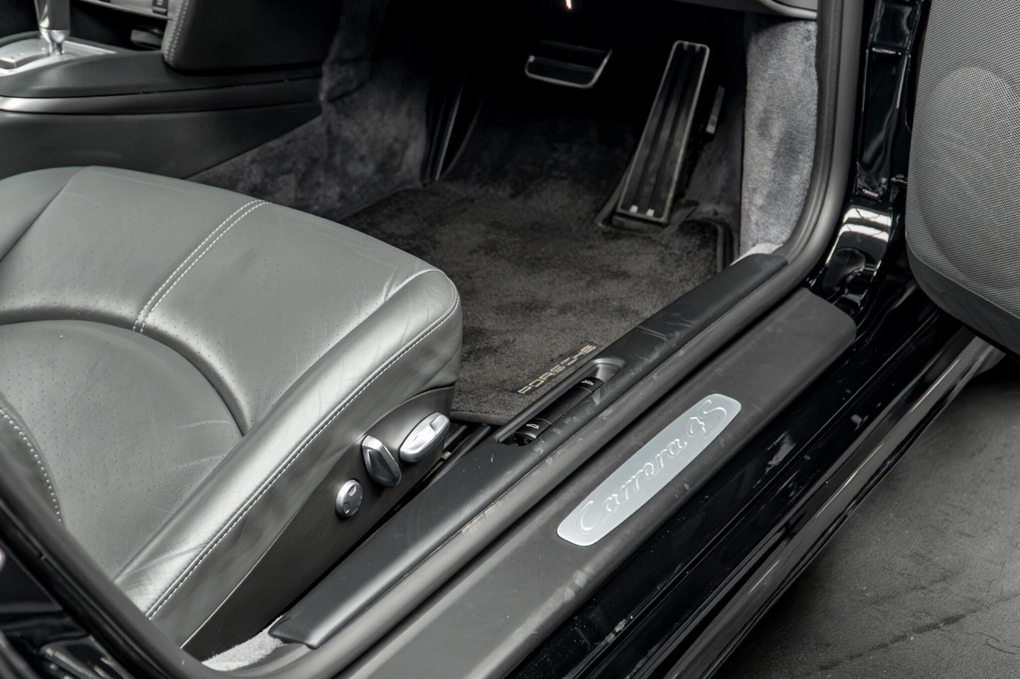 Porsche 911 view 43