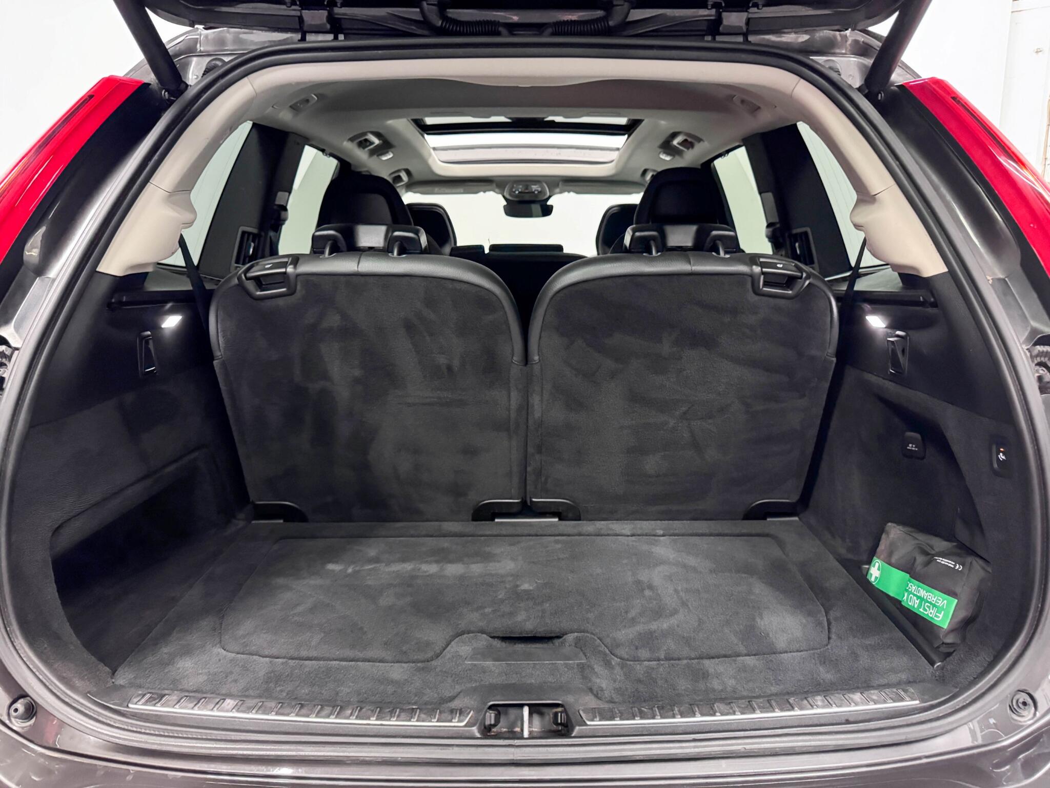 Volvo XC90 view 7