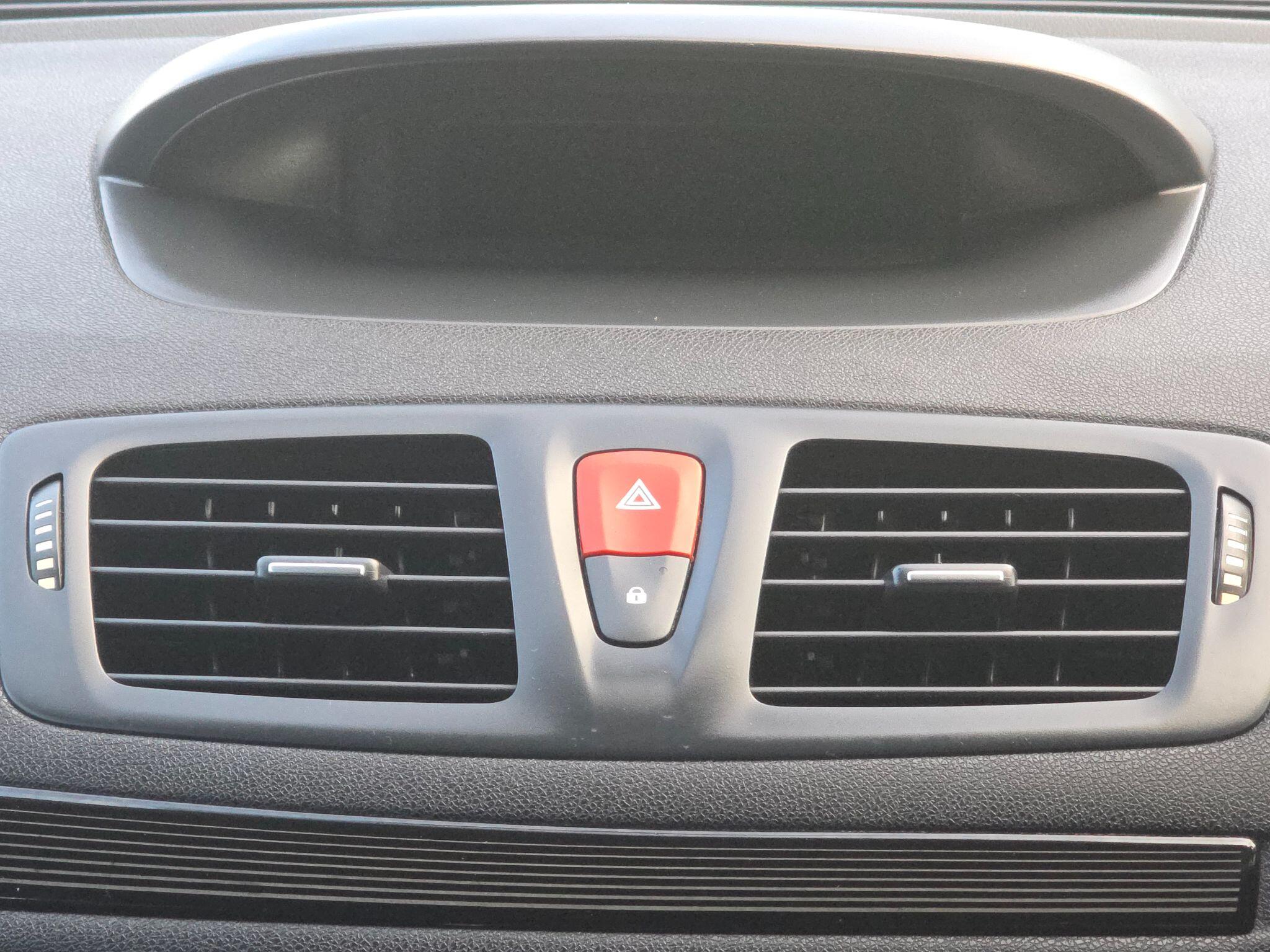 2010 Renault Megane image 29