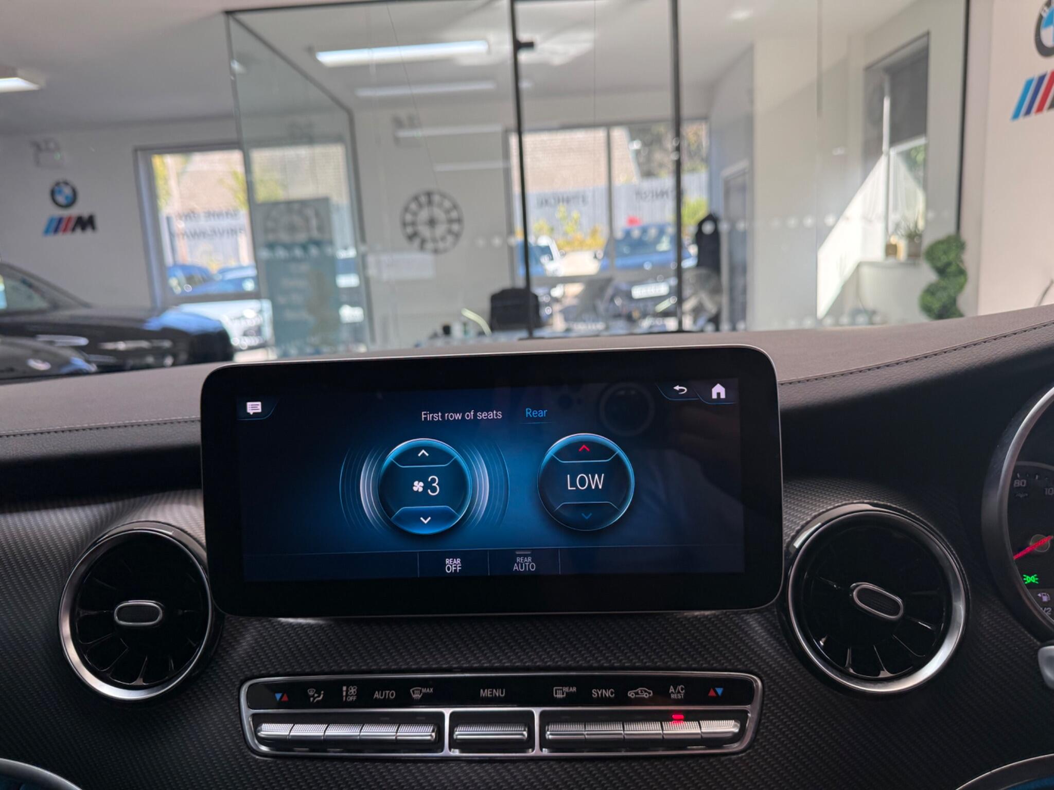 Mercedes-Benz V-Class view 27