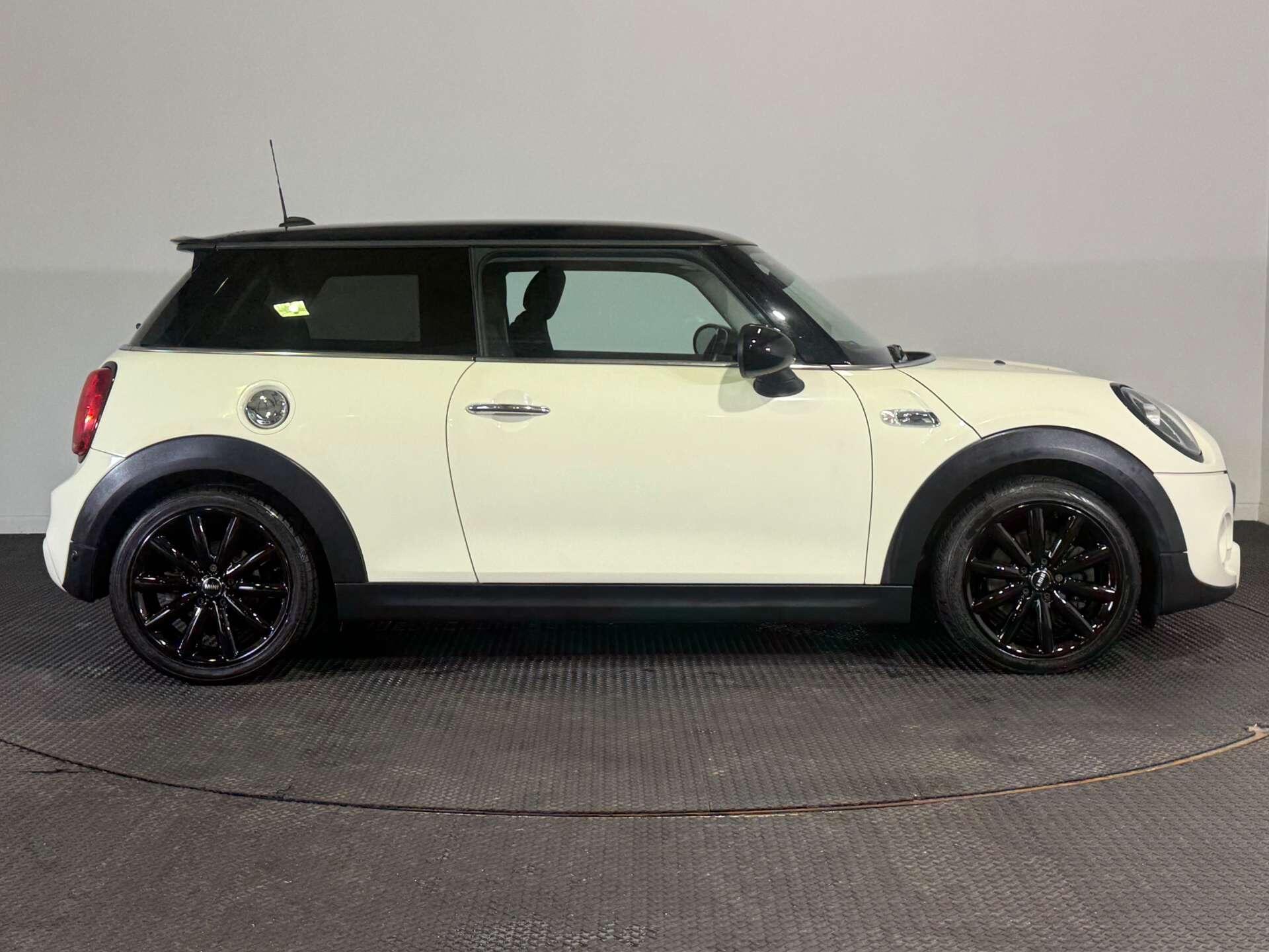 Mini Hatch view 8