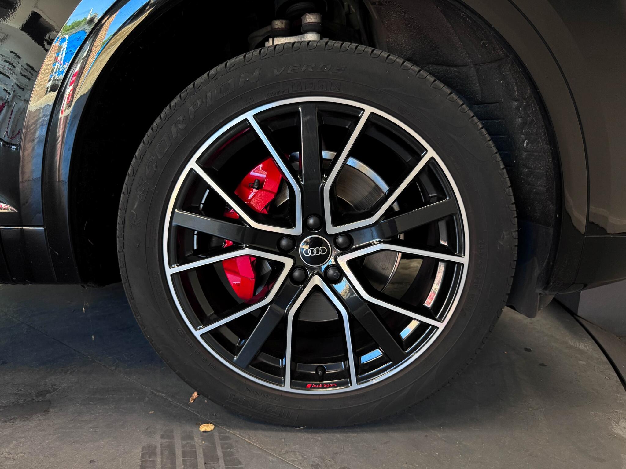 Audi Q5 view 57