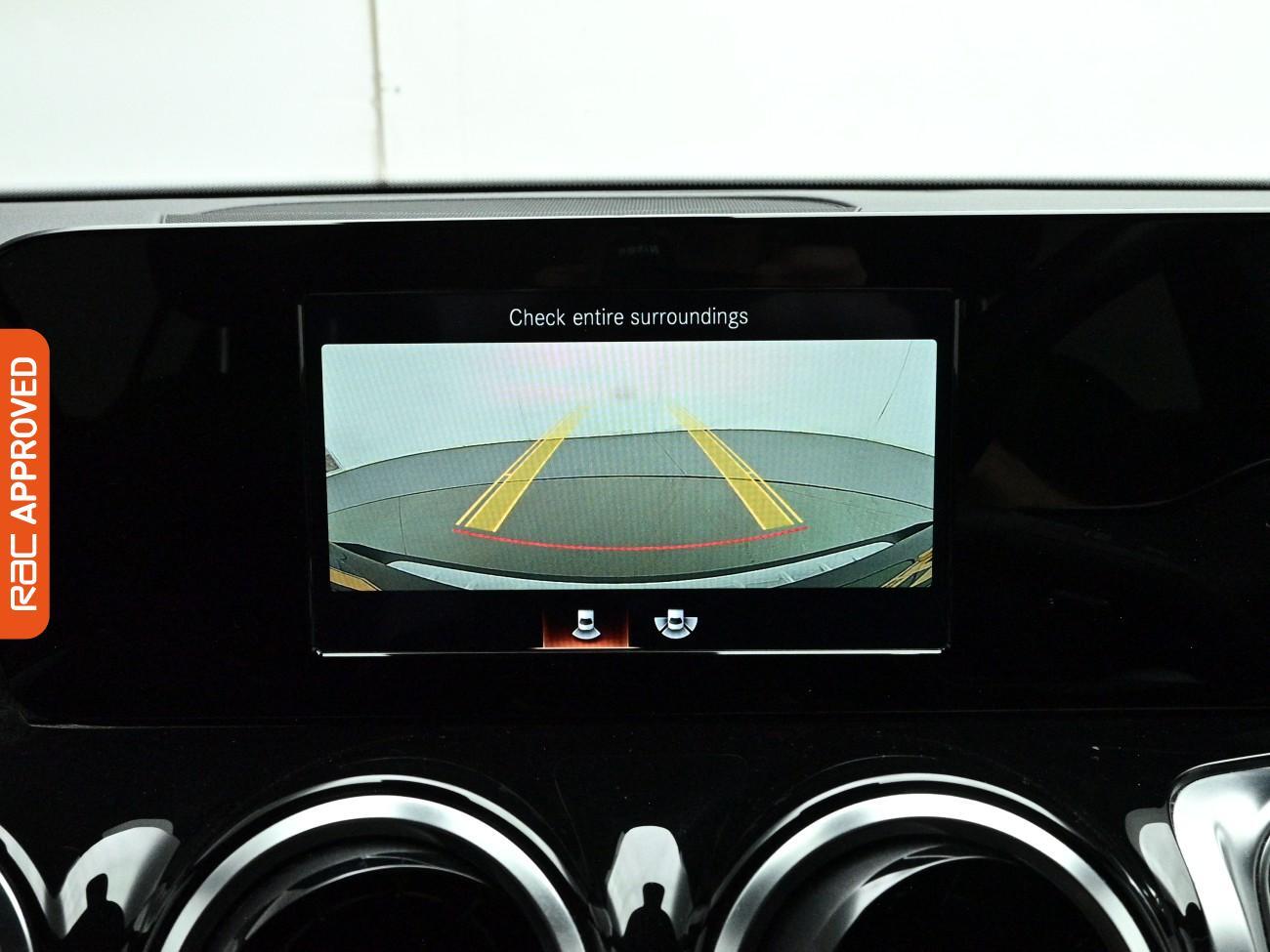 Mercedes-Benz GLB view 15